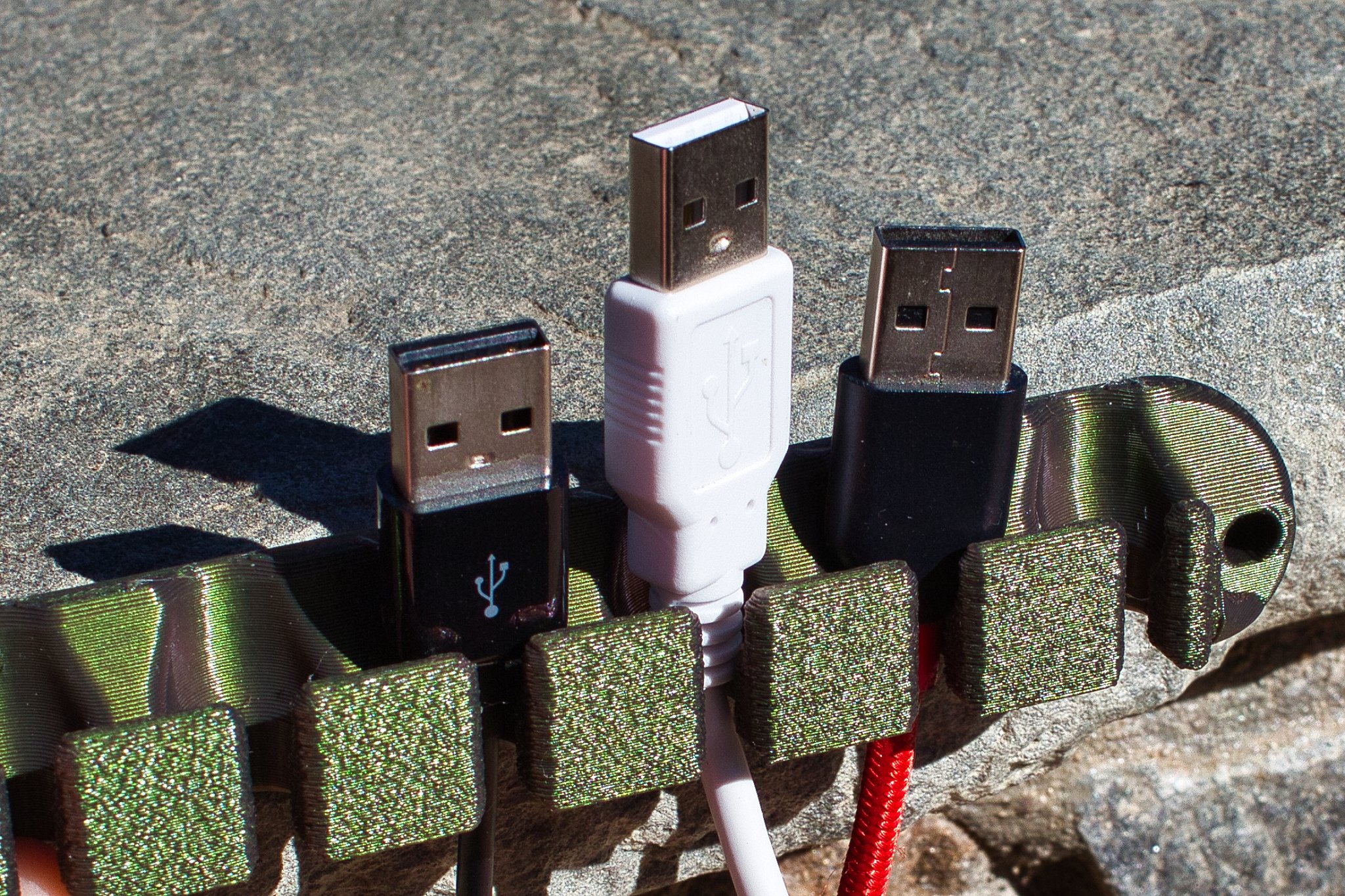 Giá đỡ tổ chức cáp USB 7 khe cho bàn làm việc