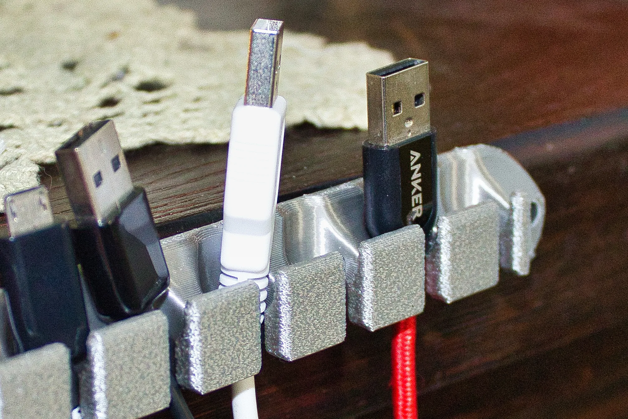 Giá đỡ tổ chức cáp USB 7 khe cho bàn làm việc