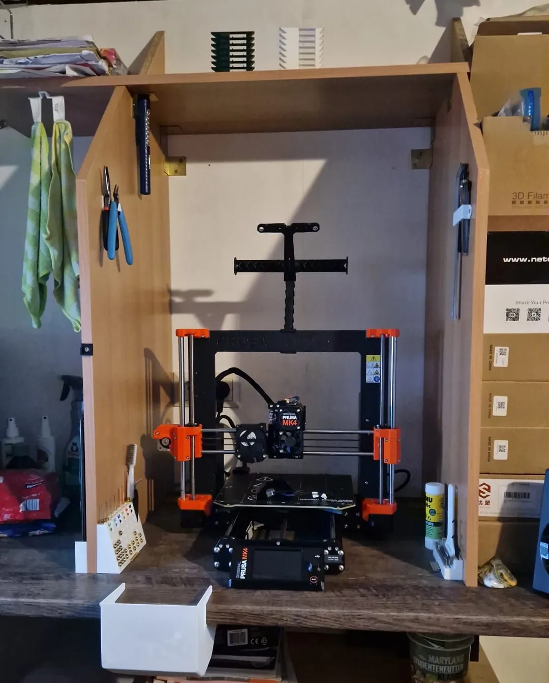 Giá đỡ và tổ chức dụng cụ cho máy in 3D Prusa MK4