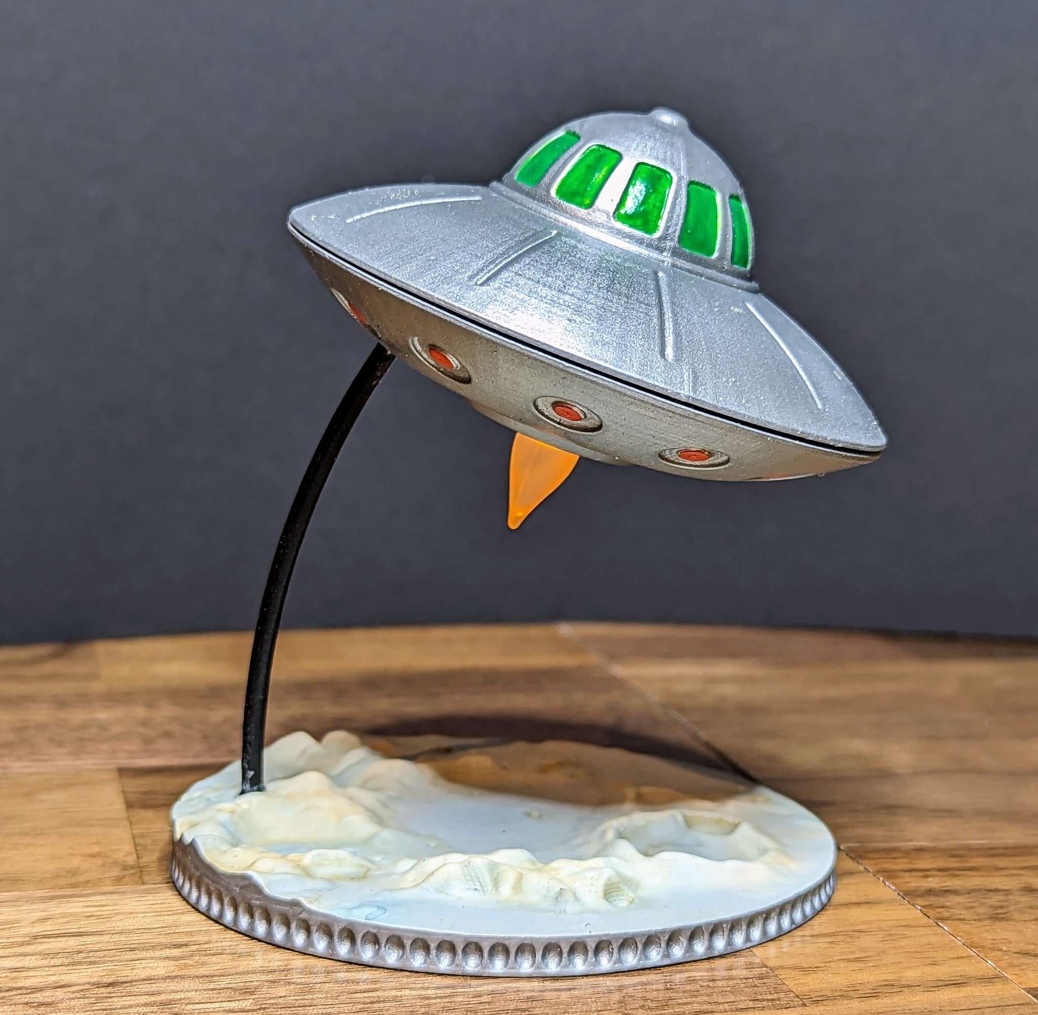 Đèn LED trà bay UFO độc đáo và sáng tạo