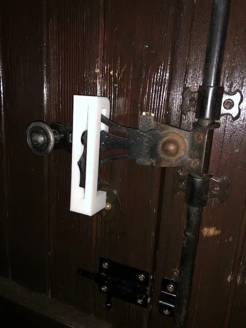 Hệ thống bảo vệ chống trộm cho cửa sổ gỗ