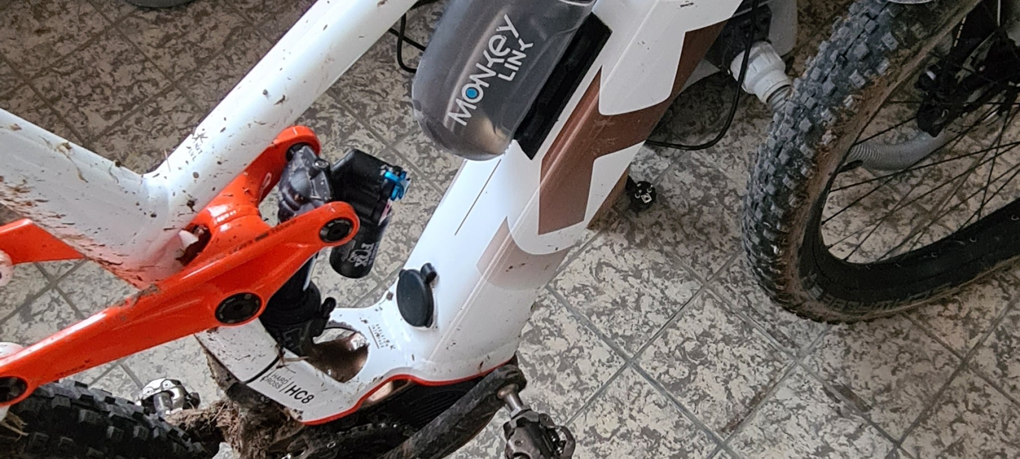 Giá đỡ bình nước cho xe đạp Husqvarna HC8