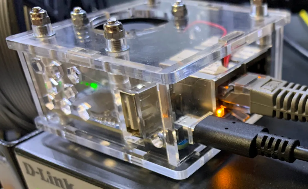 Vỏ acrylic cắt laser cho Orange Pi R1 Plus LTS