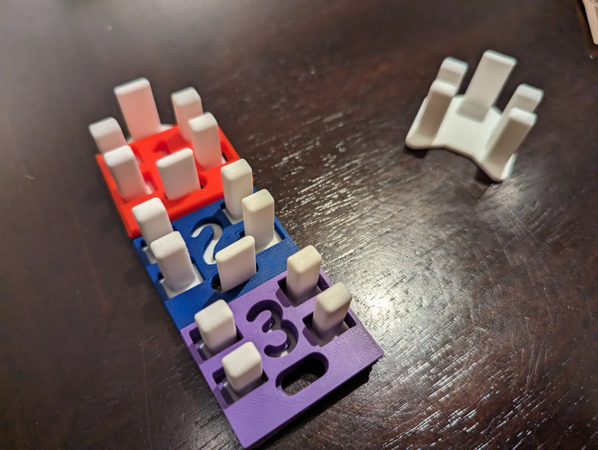 Giá đỡ cho số người chơi trong trò chơi Monopoly