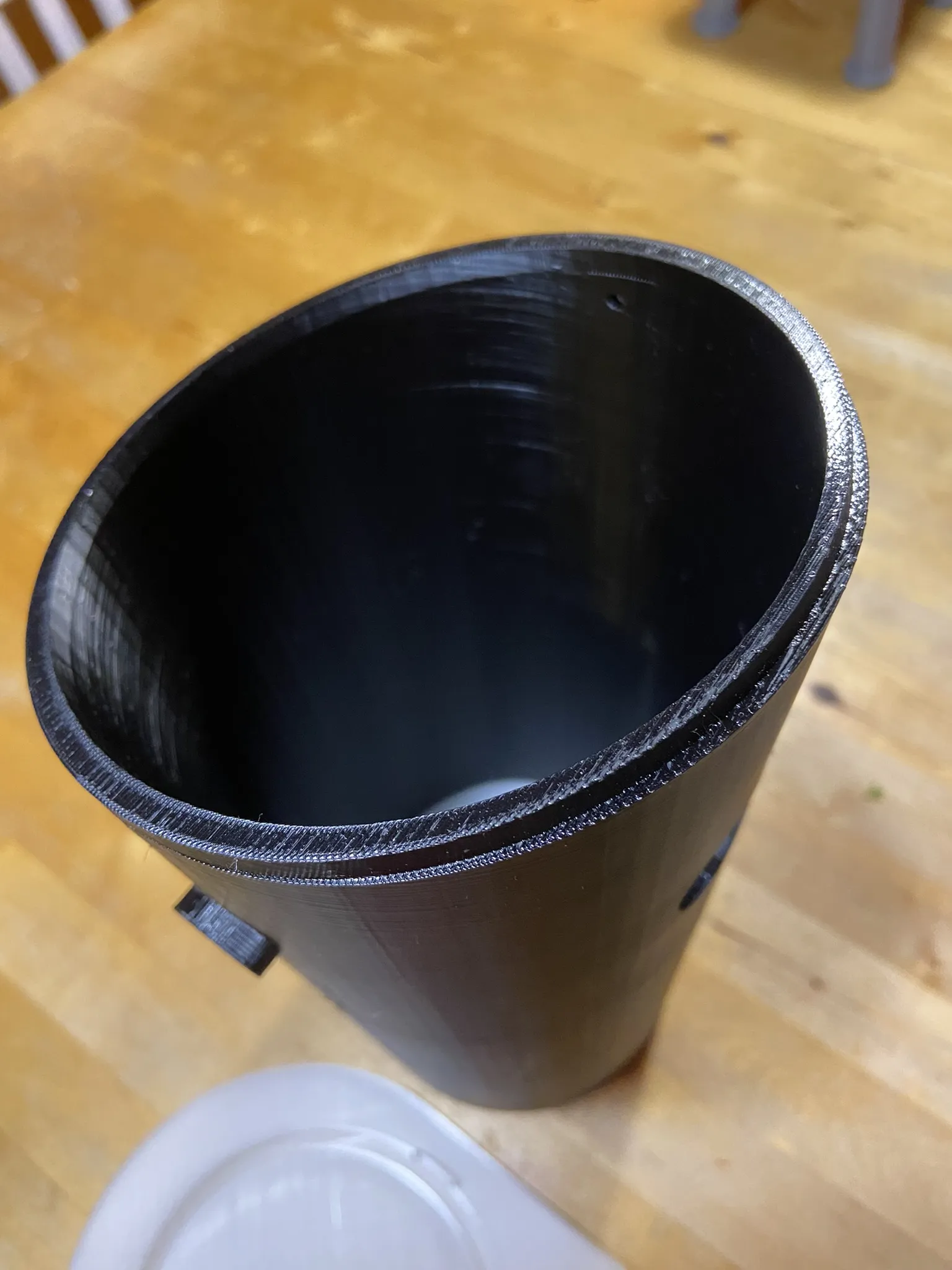 Nhà cho chim bằng nhựa bền bỉ và dễ bảo trì