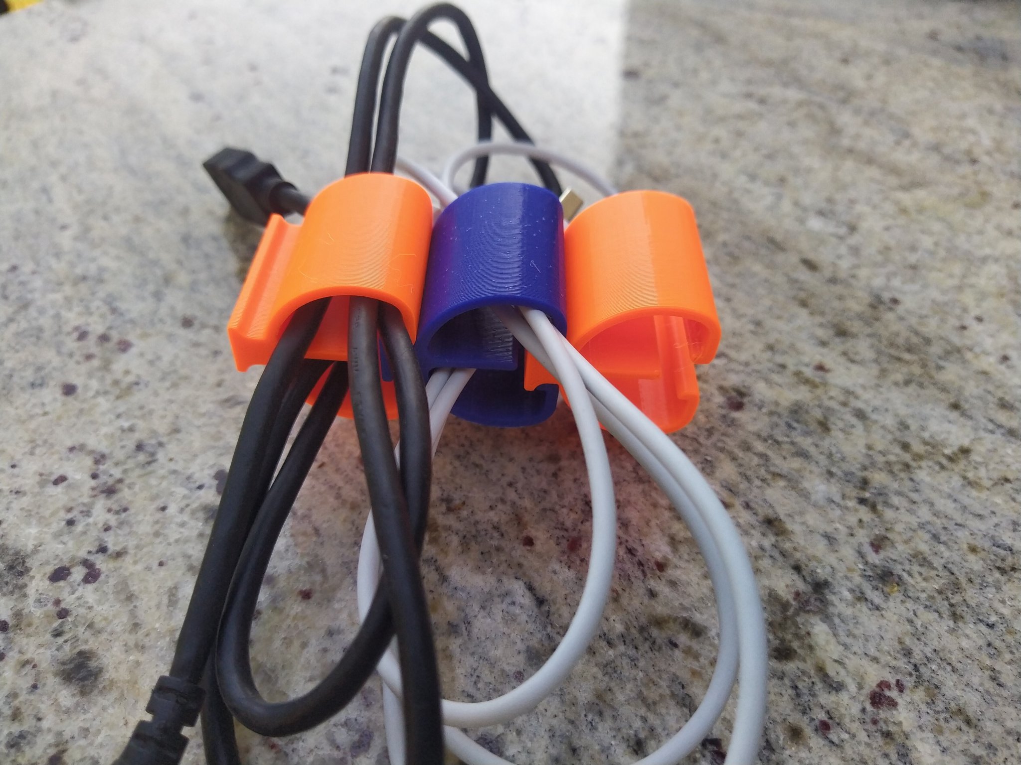 Giá đỡ cáp kết nối đơn giản cho mọi người