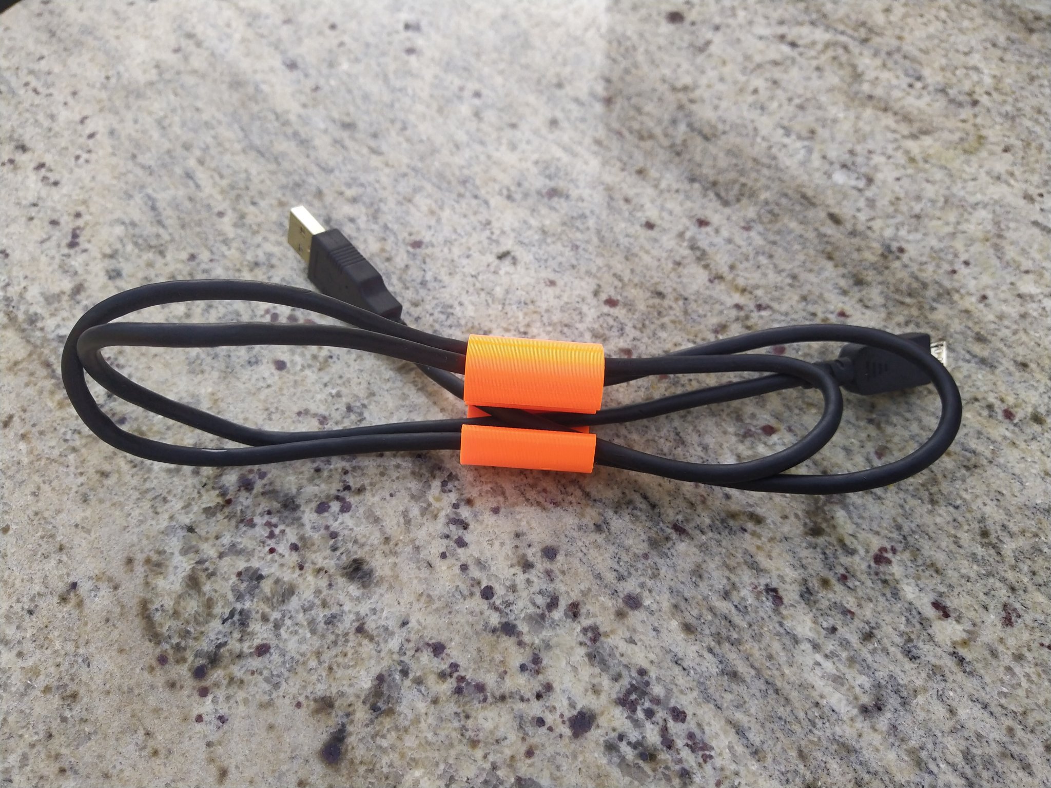 Giá đỡ cáp kết nối đơn giản cho mọi người