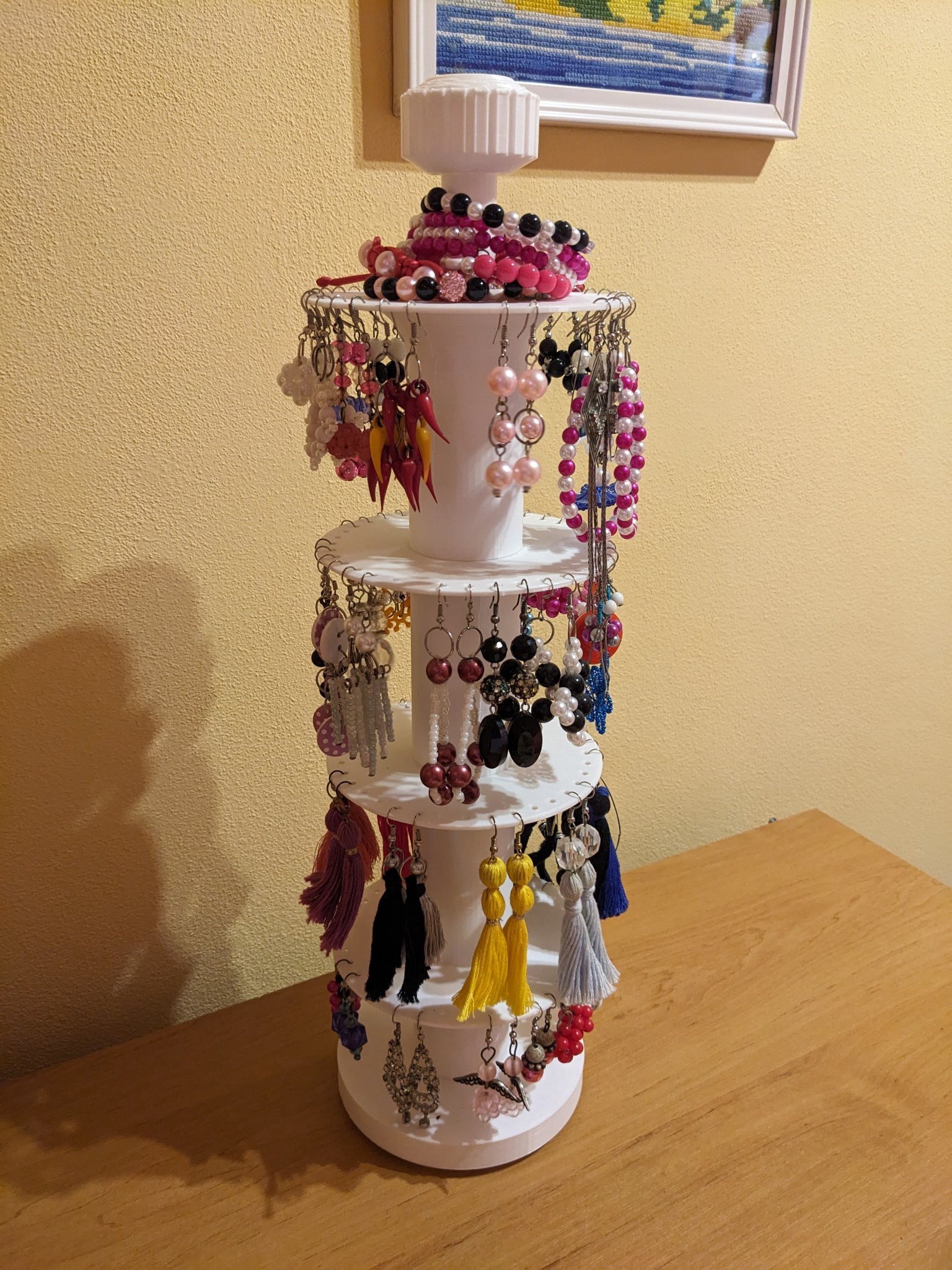 Giá đỡ hoa tai xếp chồng tiện lợi cho phụ nữ