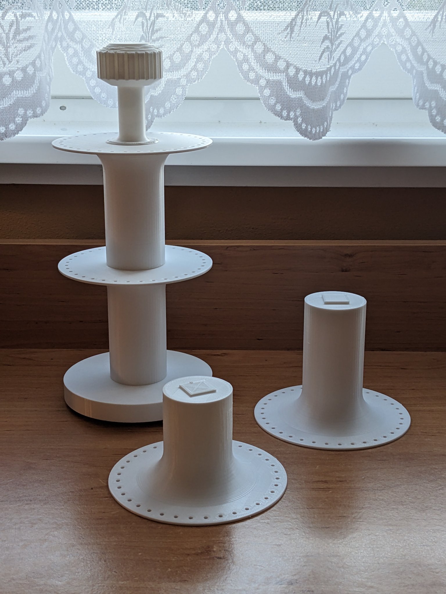 Giá đỡ hoa tai xếp chồng tiện lợi cho phụ nữ