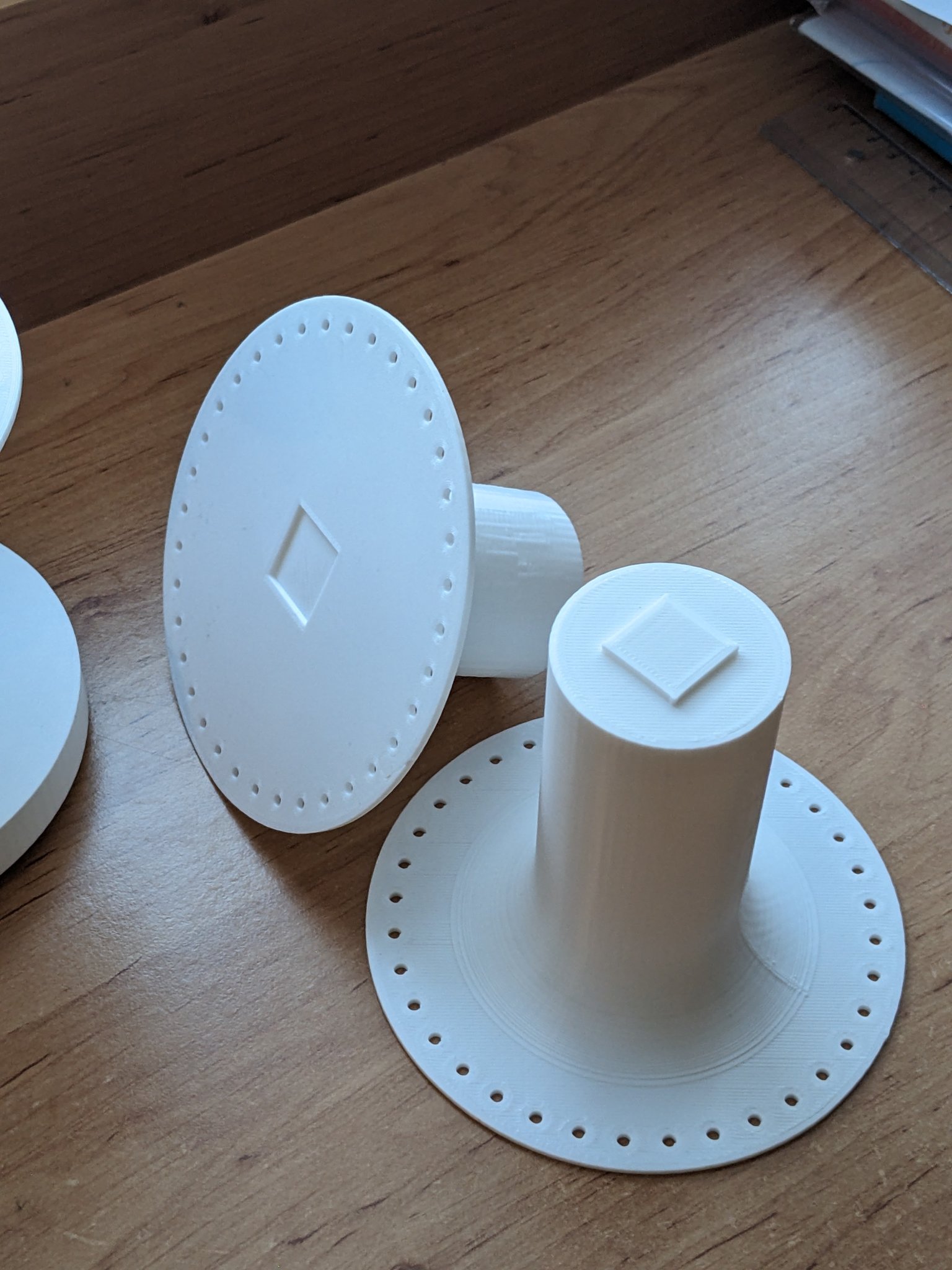 Giá đỡ hoa tai xếp chồng tiện lợi cho phụ nữ