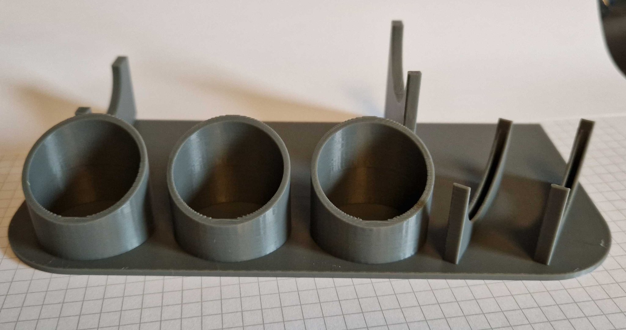 Giá đỡ để sắp xếp máy cạo râu