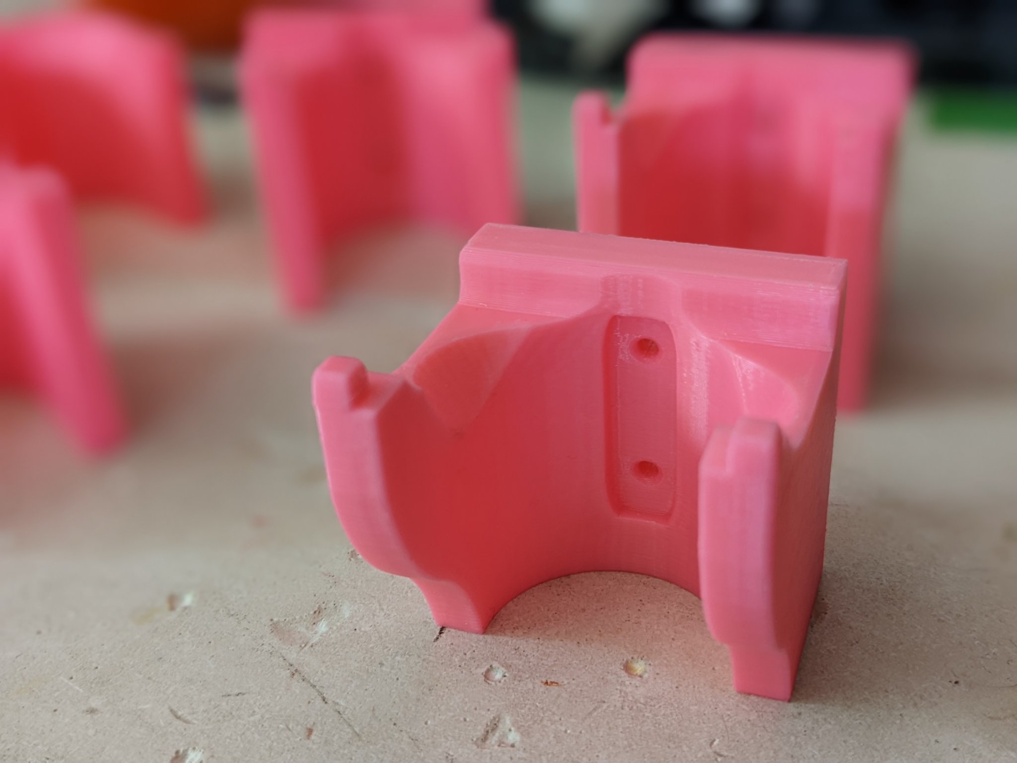 Giá treo tường đa năng cho dụng cụ làm vườn và mái chèo canoe