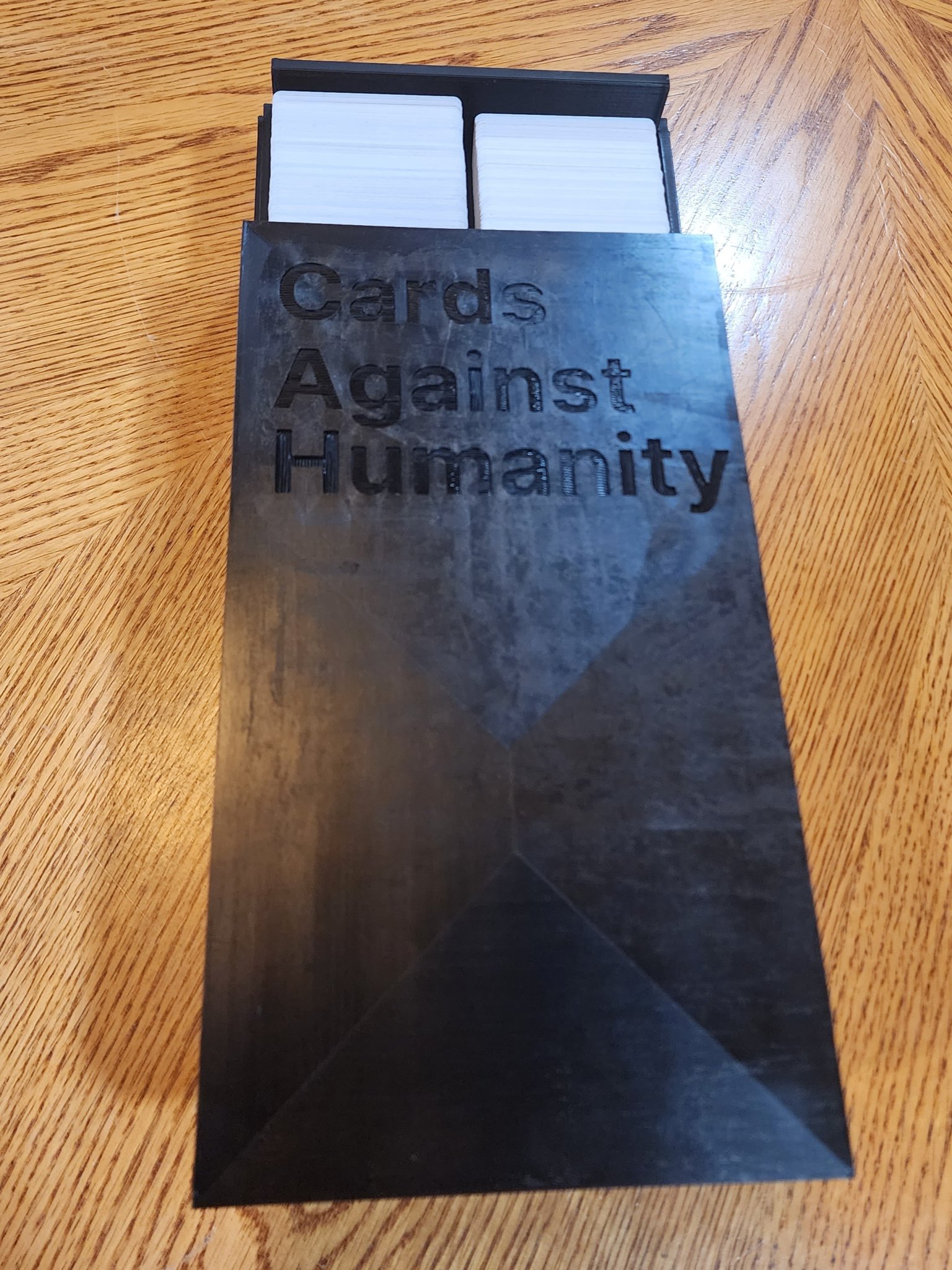Hộp đen trung bình cho trò chơi Cards Against Humanity