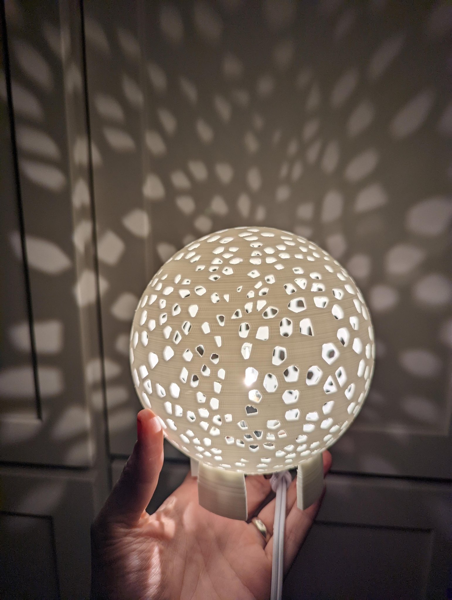 Đèn ngủ Voronoi cho trẻ em với thiết kế độc đáo