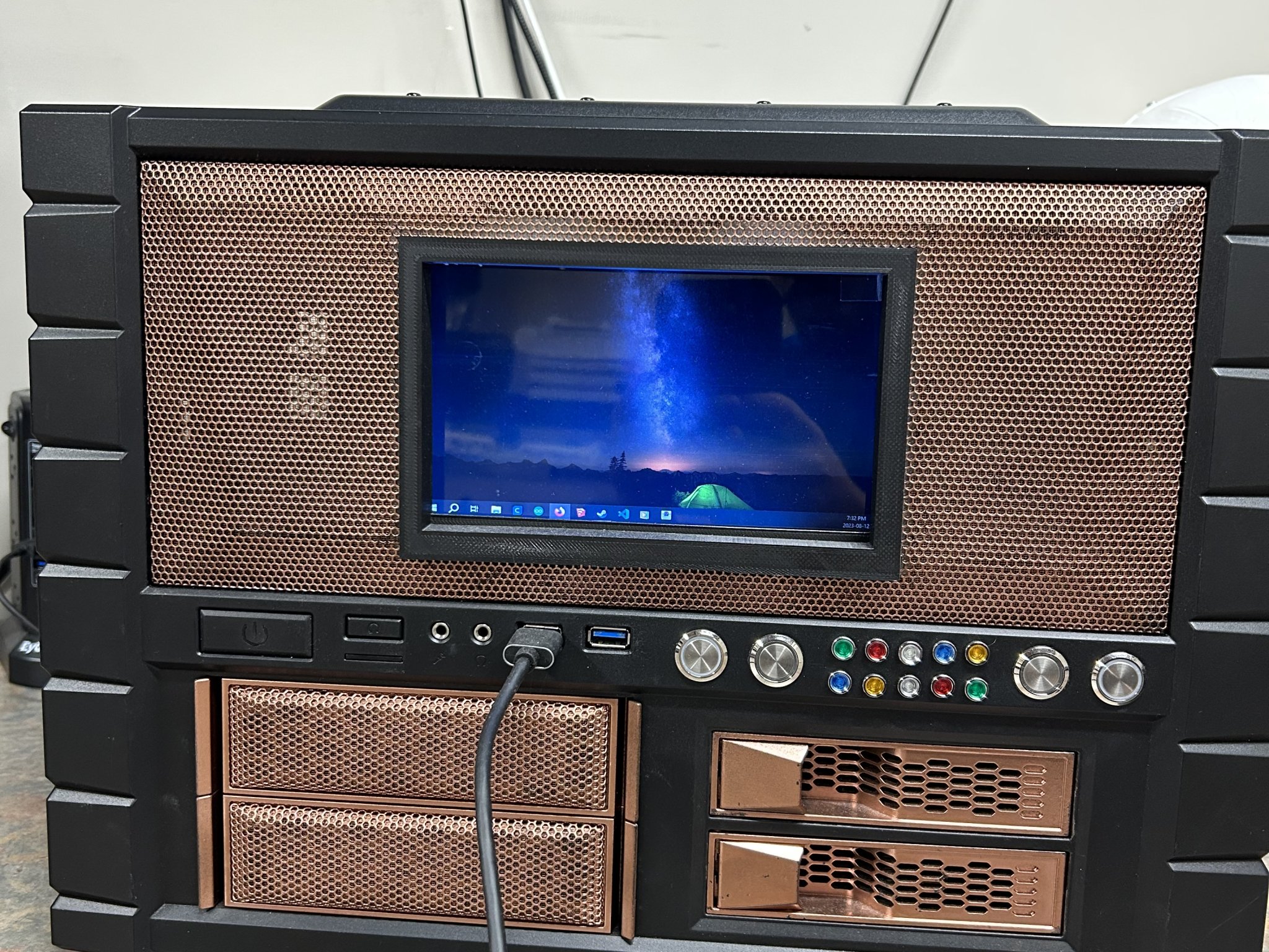 Giá đỡ màn hình 7 inch cho thùng máy Cooler Master Haf XB