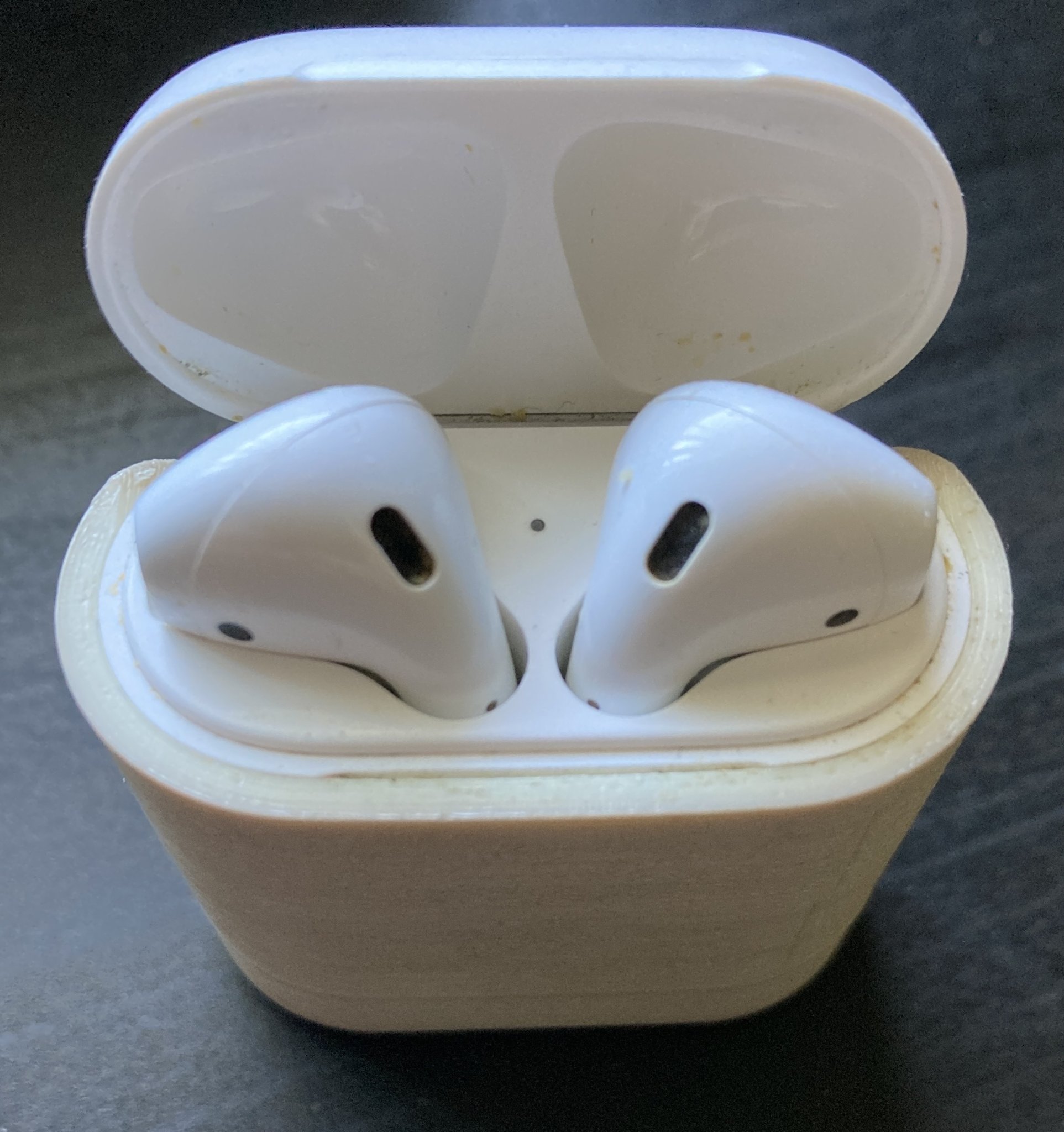 Vỏ bảo vệ Airpods với khả năng đứng vững
