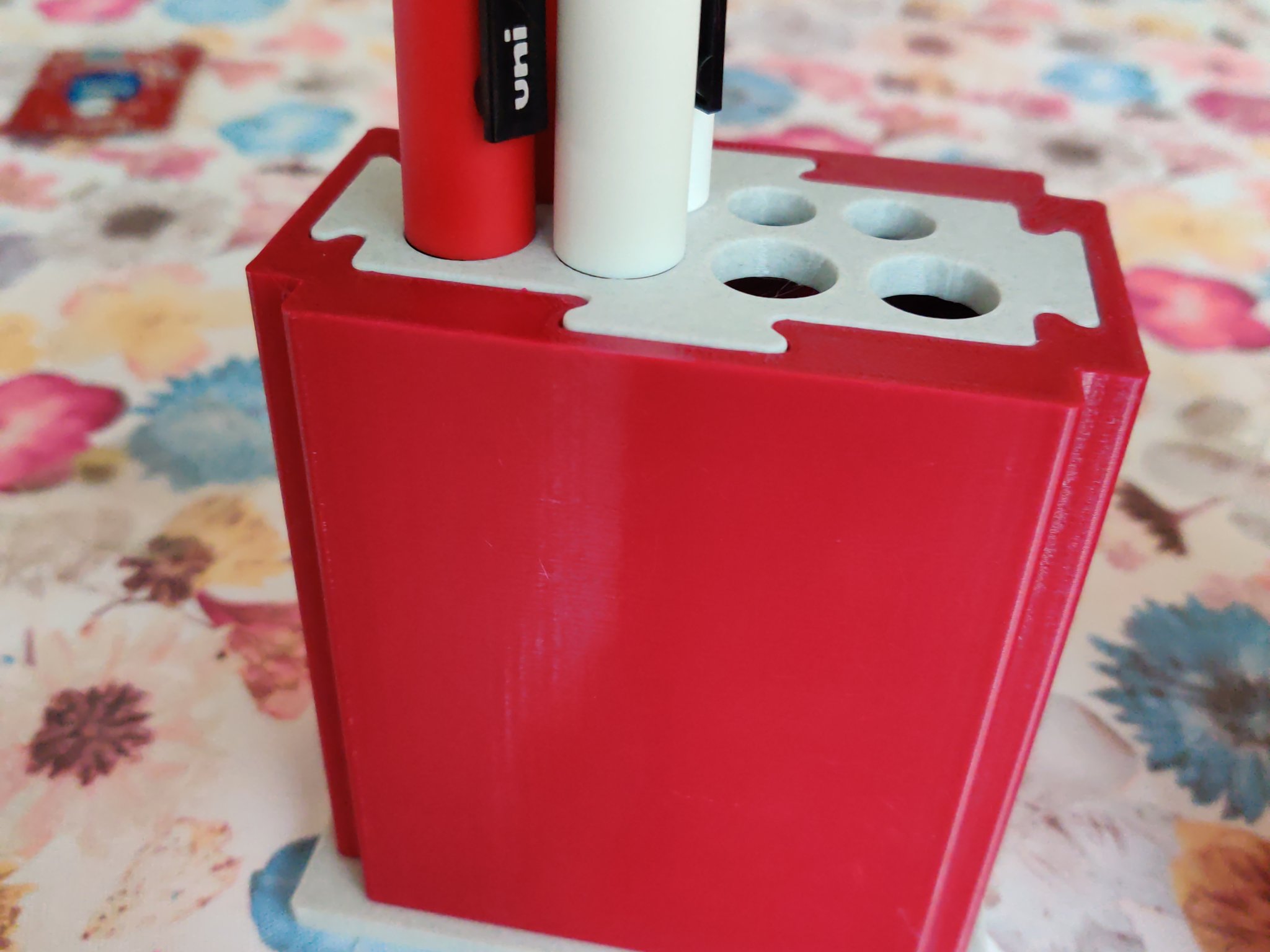 Hộp đựng bút Posca có nắp tùy chỉnh theo kích thước