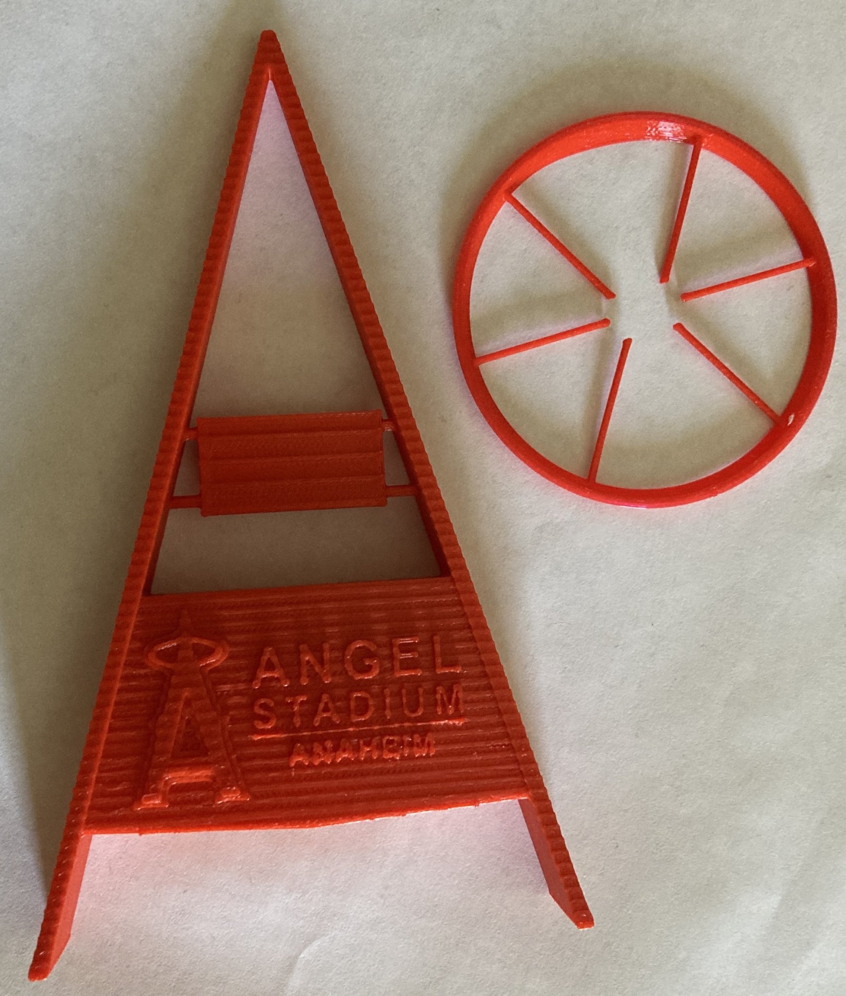 Biển hiệu sân Angels với vầng hào quang