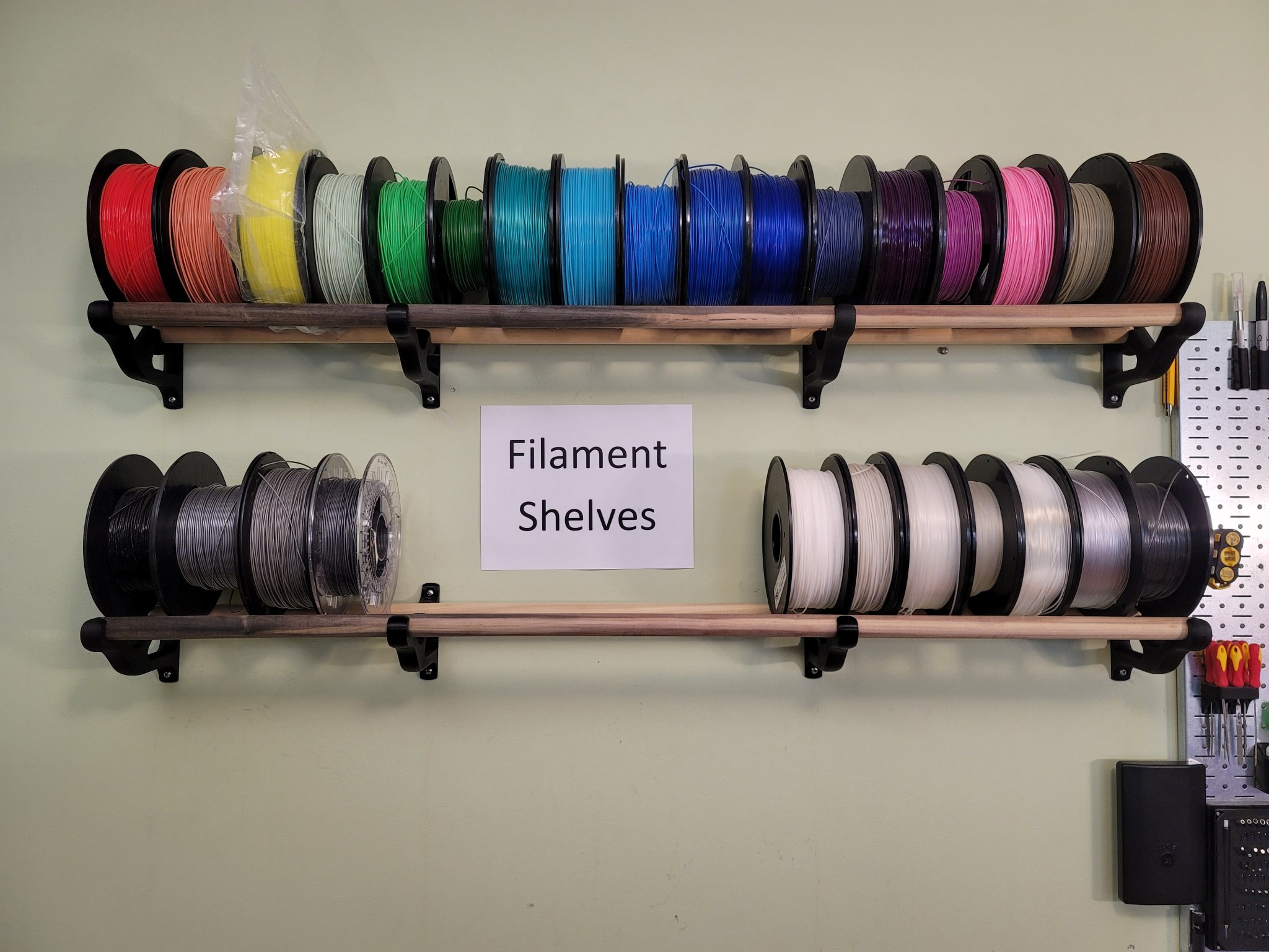 Giá đỡ cuộn filament treo tường dễ dàng in 3D