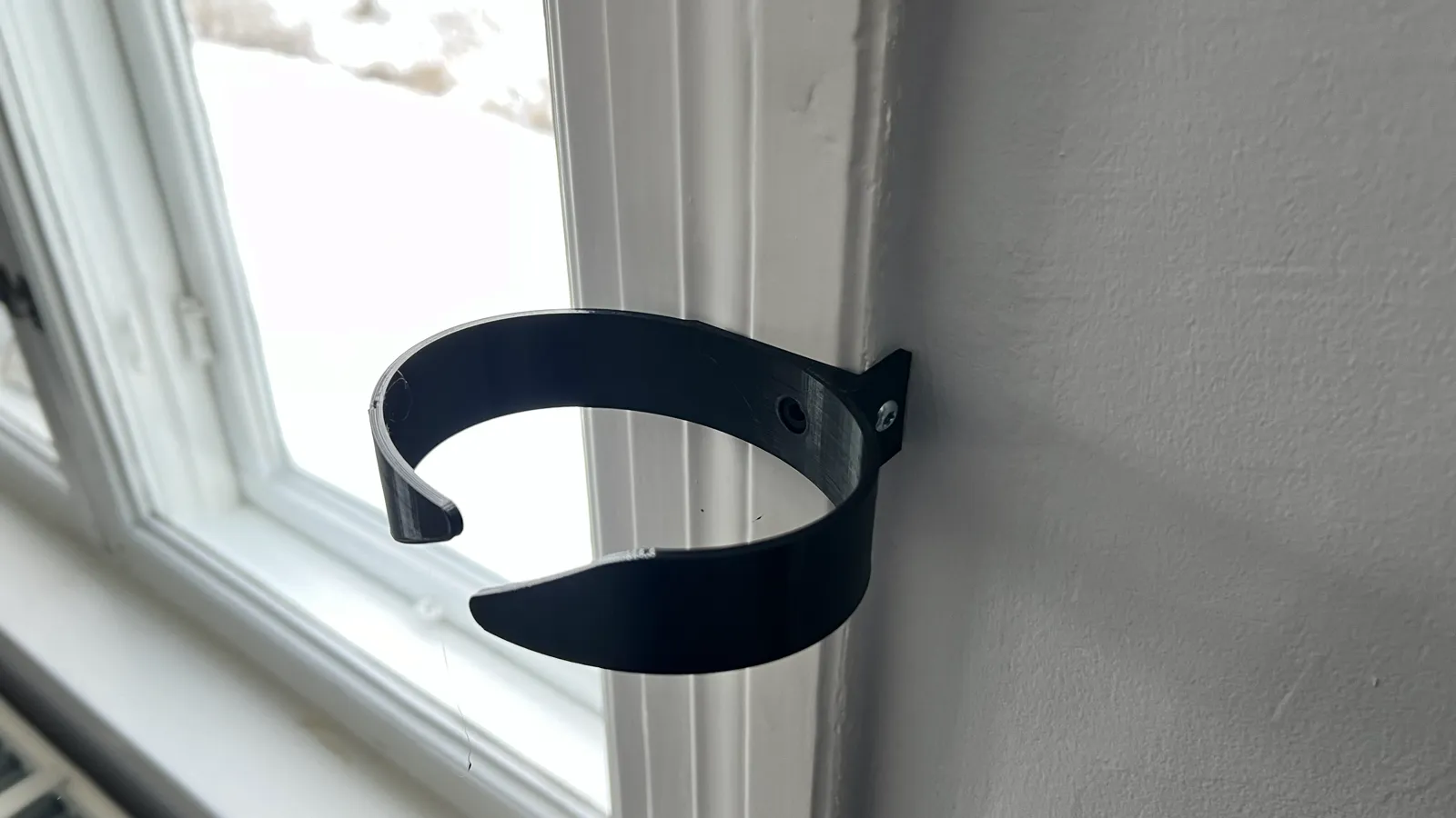 Kẹp rèm gắn khung cửa sổ chắc chắn và linh hoạt