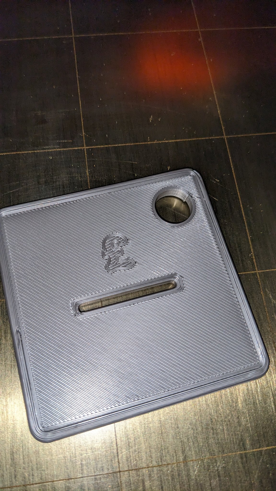 Hộp tiền remix với biểu tượng bảng Anh