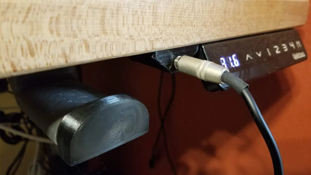 Mở rộng jack tai nghe gắn dưới bàn làm việc hoặc tường