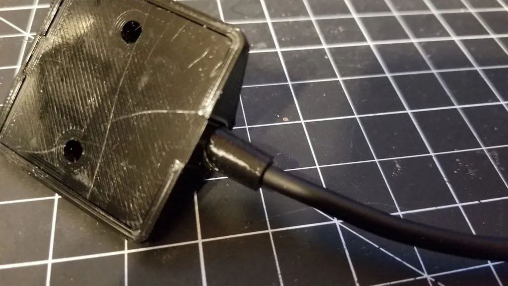 Mở rộng jack tai nghe gắn dưới bàn làm việc hoặc tường