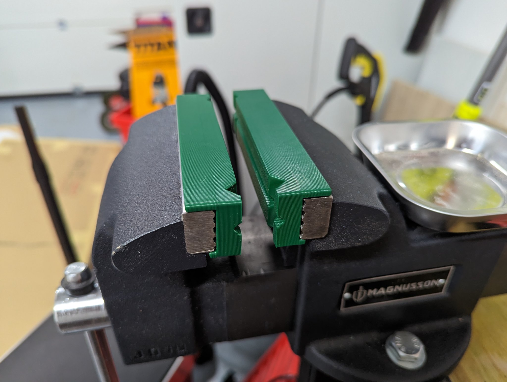 Kẹp mềm Magnussen 125mm với nam châm giữ chắc chắn