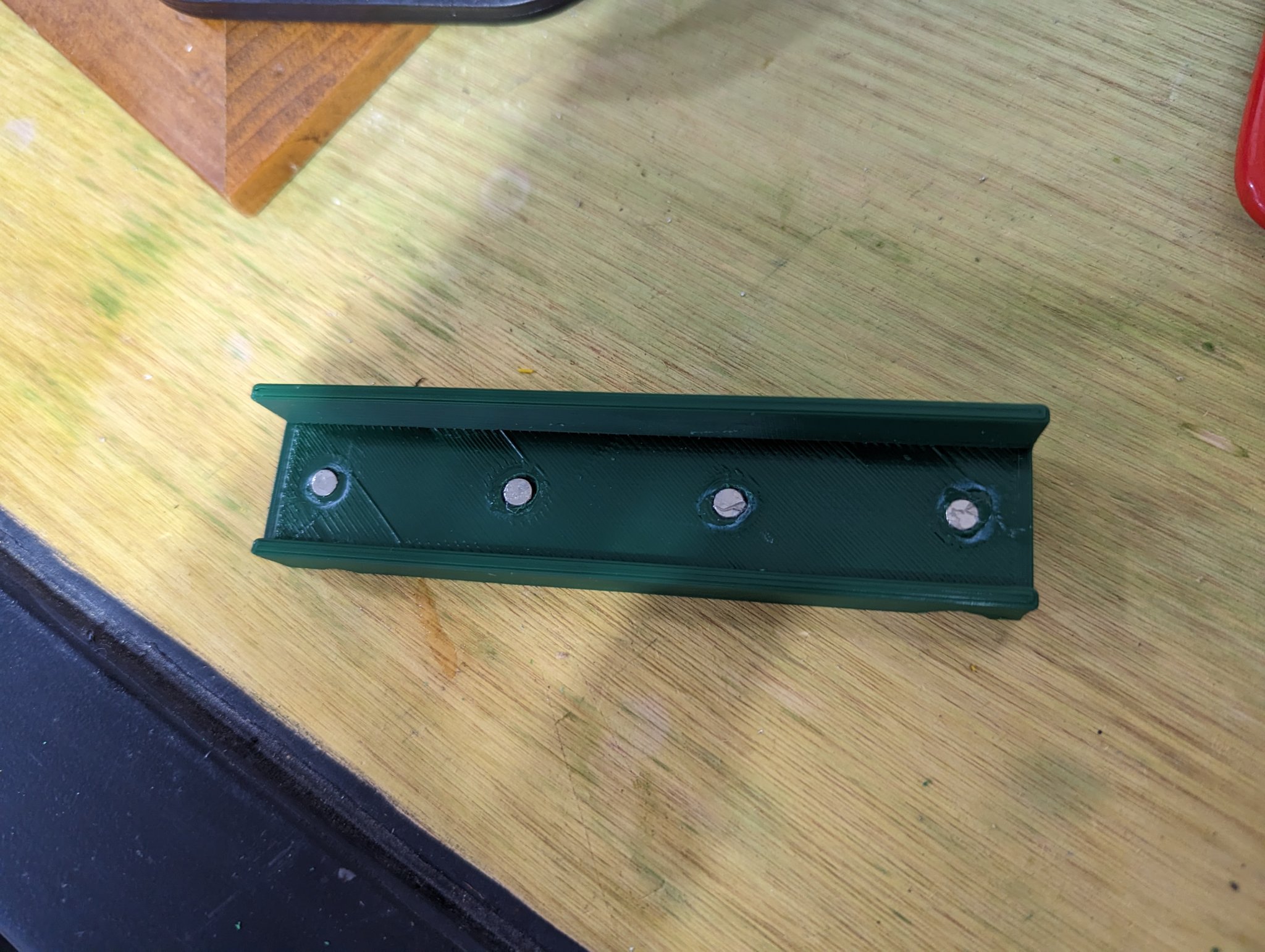 Kẹp mềm Magnussen 125mm với nam châm giữ chắc chắn