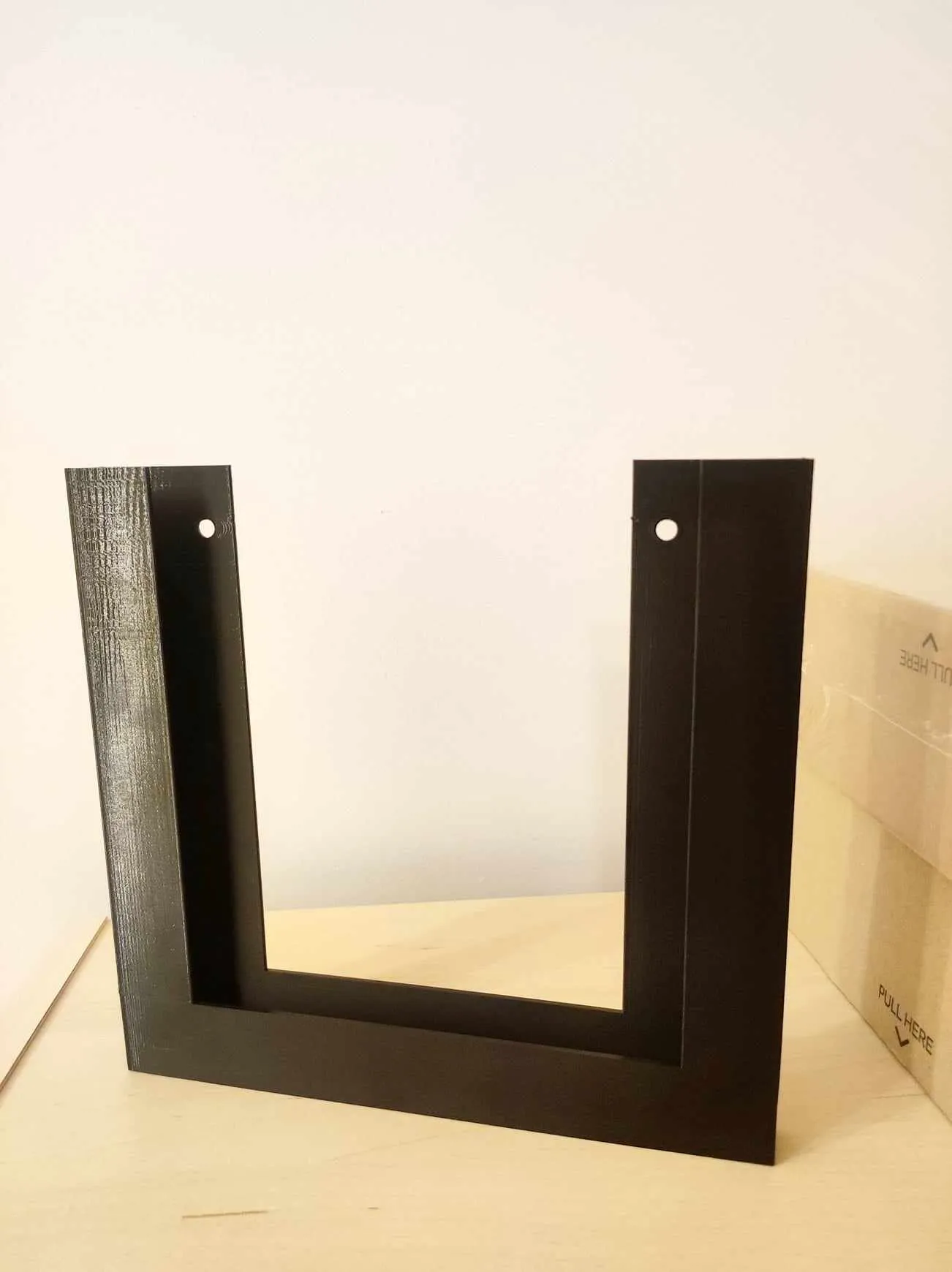 Giá đỡ tờ rơi A4 treo tường có lỗ khoan