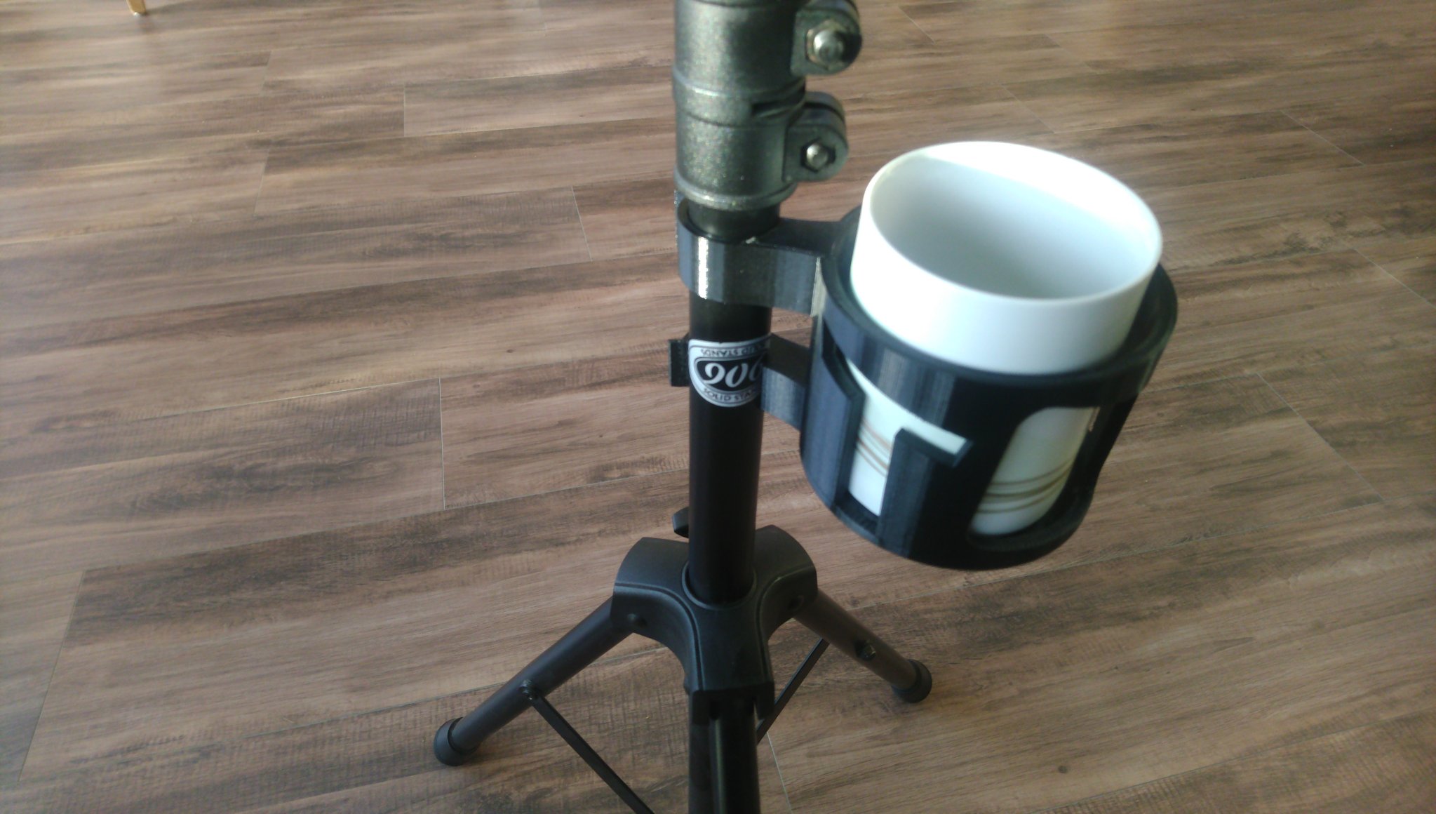 Giá đỡ cốc cà phê cho giá nhạc với tên 'TOBI