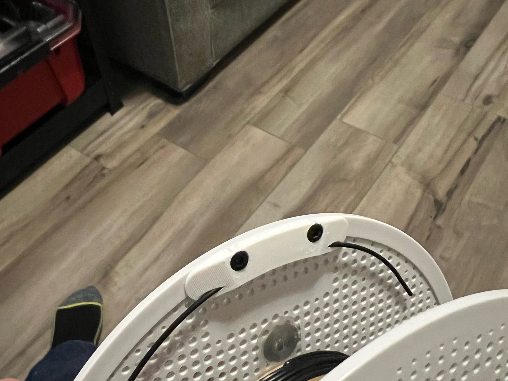 Kẹp cuộn filament Bambu Forever V2 với thiết kế cải tiến