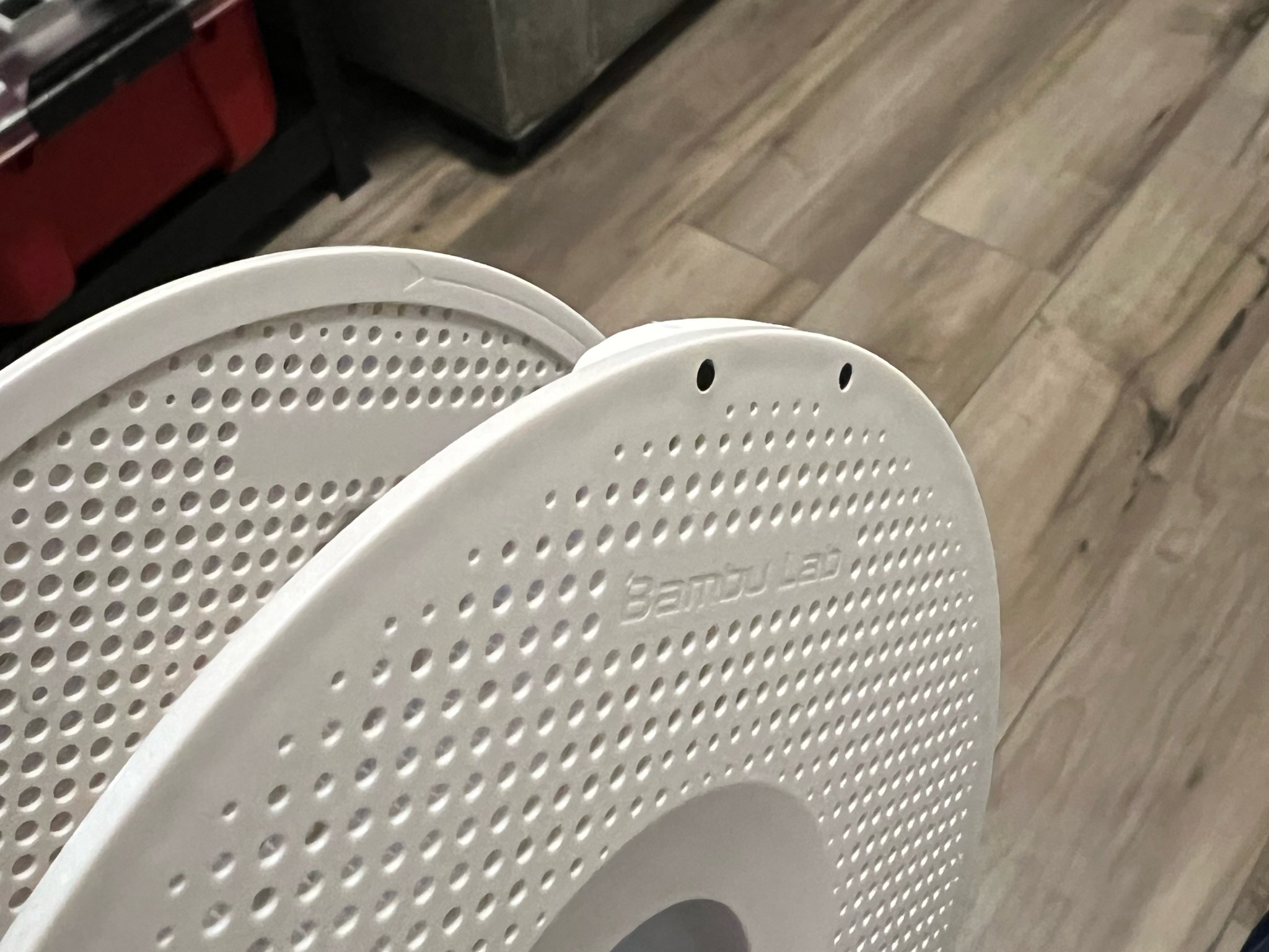 Kẹp cuộn filament Bambu Forever V2 với thiết kế cải tiến