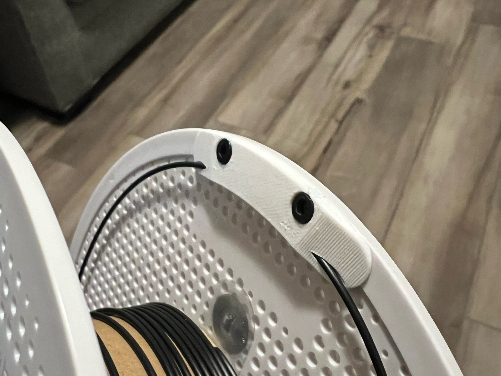 Kẹp cuộn filament Bambu Forever V2 với thiết kế cải tiến