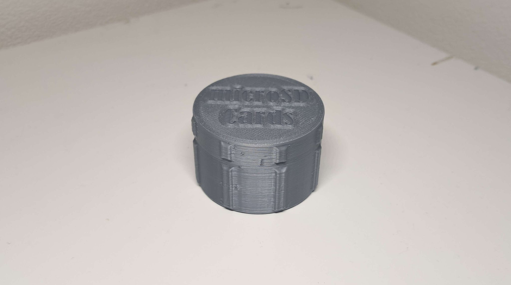 Hộp đựng thẻ nhớ micro SD và đầu đọc USB