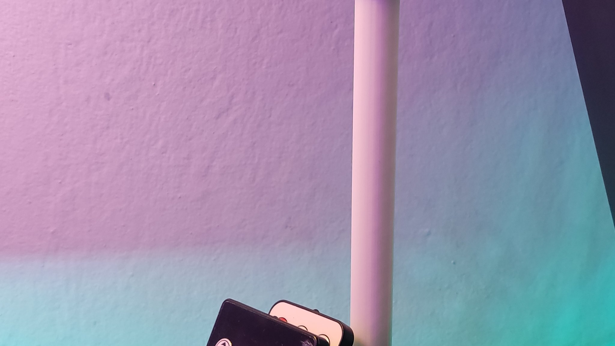 Giá đỡ tai nghe và tay cầm cho RGB, thẻ SD và ổ đĩa flash