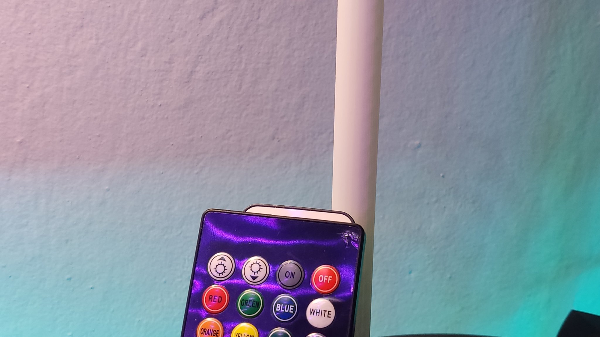 Giá đỡ tai nghe và tay cầm cho RGB, thẻ SD và ổ đĩa flash