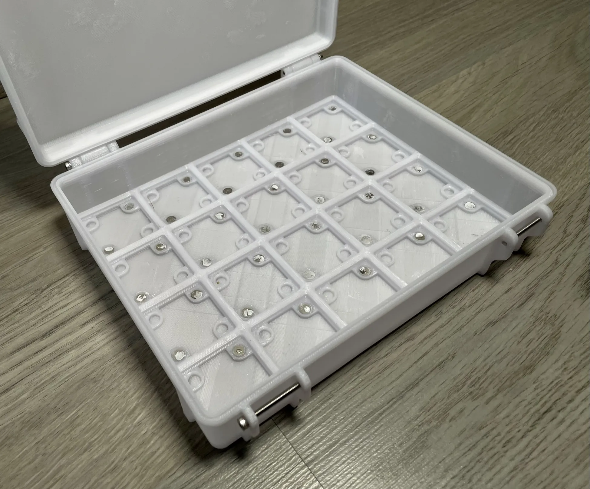 Hộp Gridfinity chắc chắn với lỗ cho nam châm 6x2mm