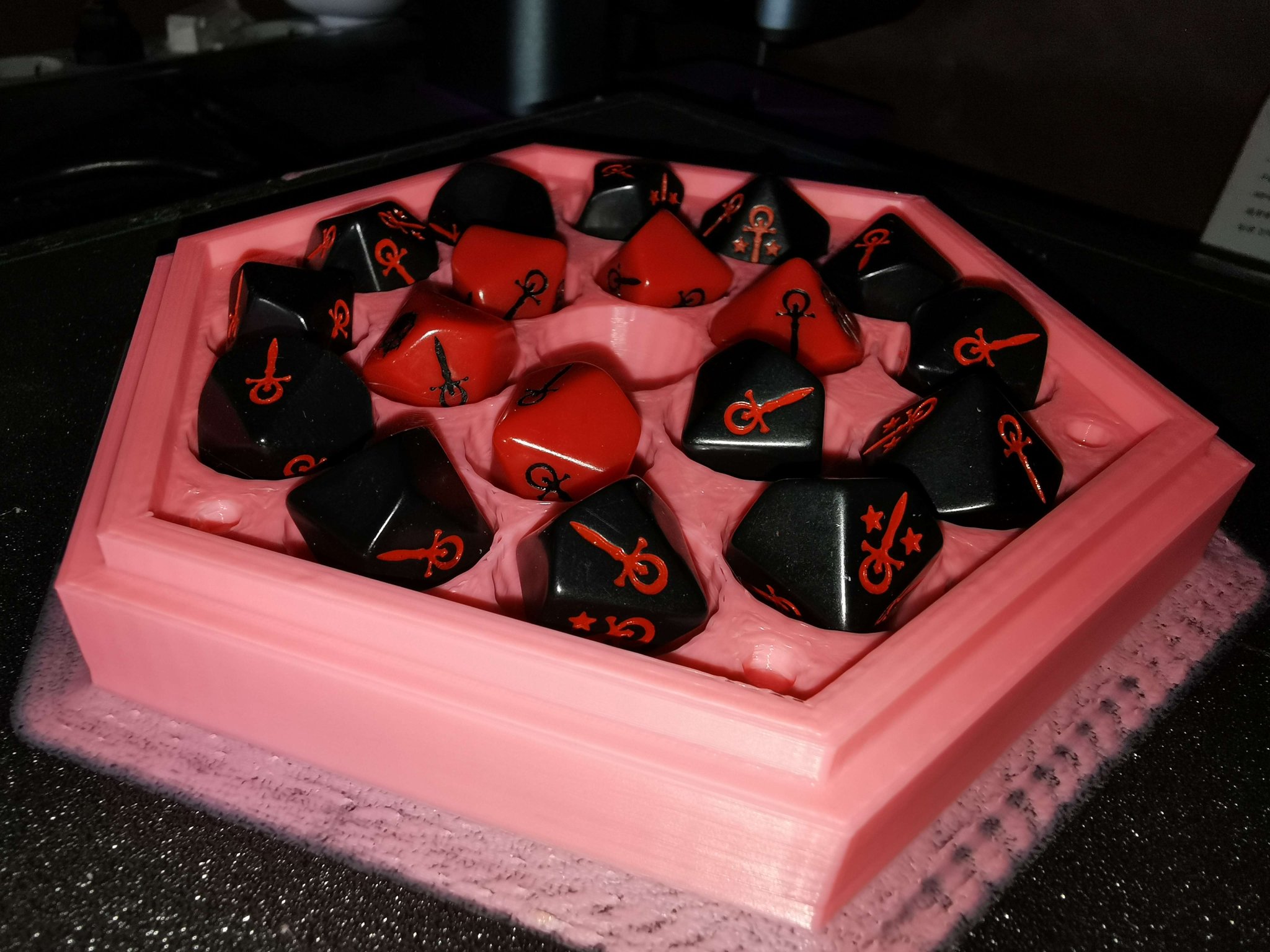 Hộp xúc xắc lục giác cho Vampire the Masquerade