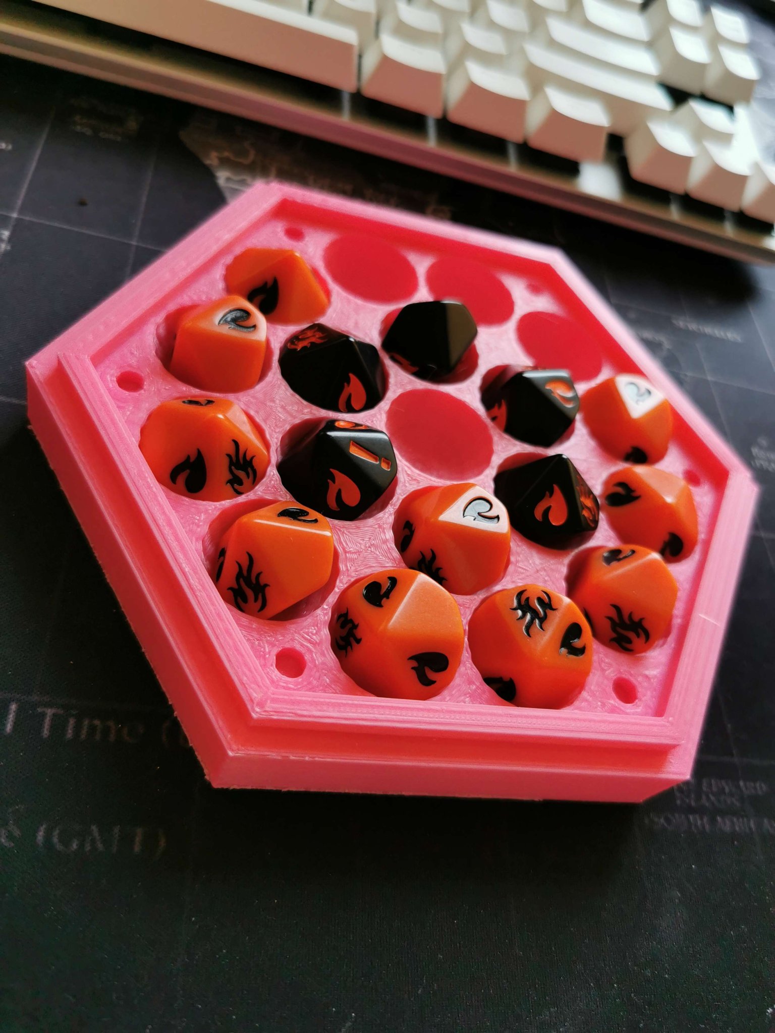 Hộp xúc xắc lục giác cho Vampire the Masquerade