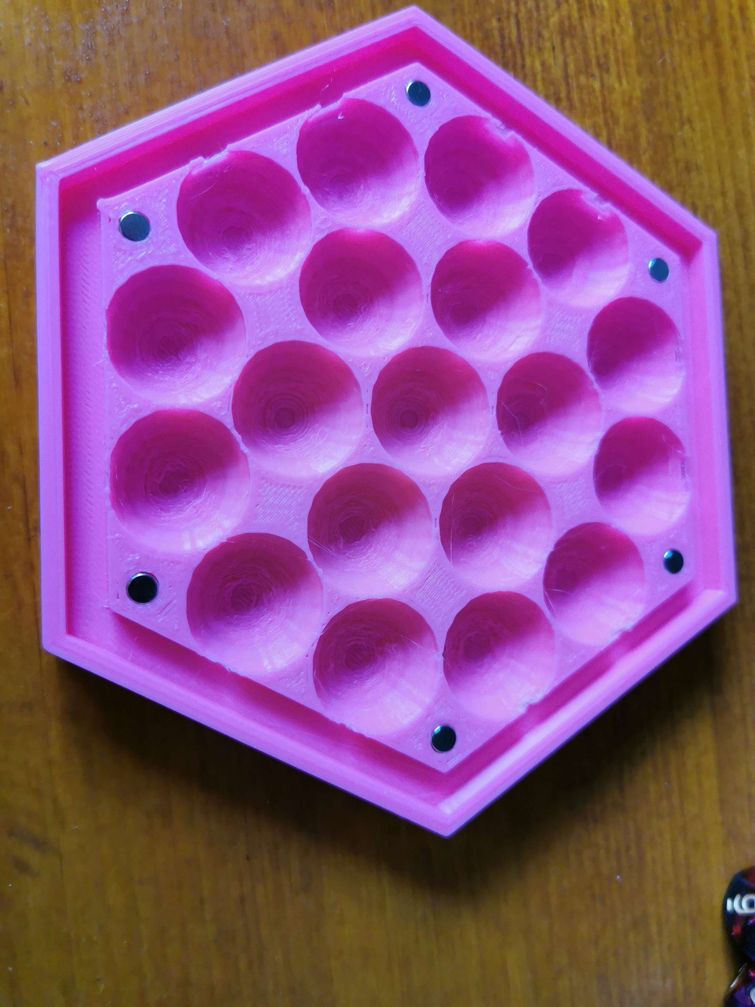 Hộp xúc xắc lục giác cho Vampire the Masquerade