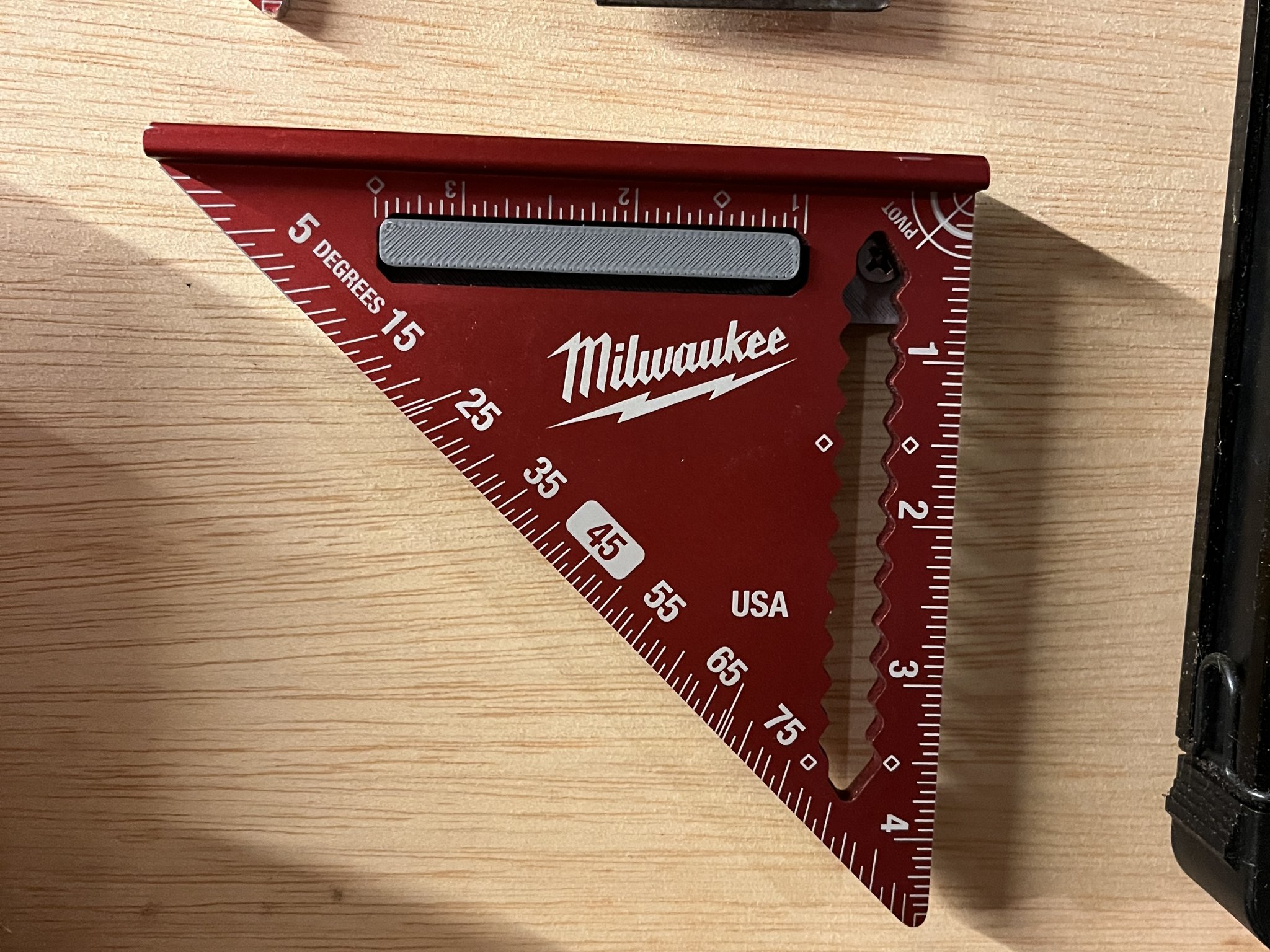 Giá đỡ vuông 4 inch treo tường Milwaukee
