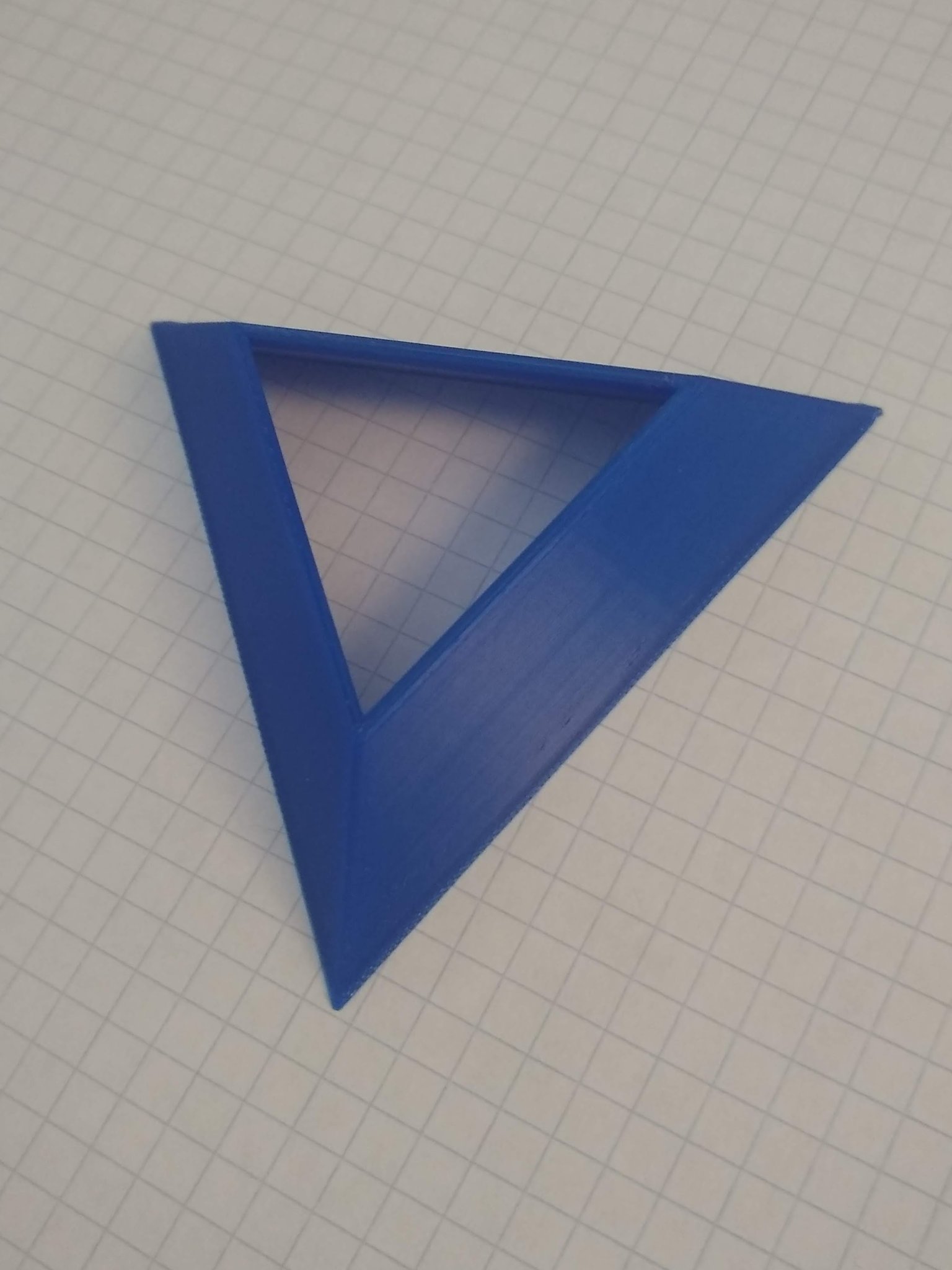 Giá đỡ hình tam giác cho các khối lập phương