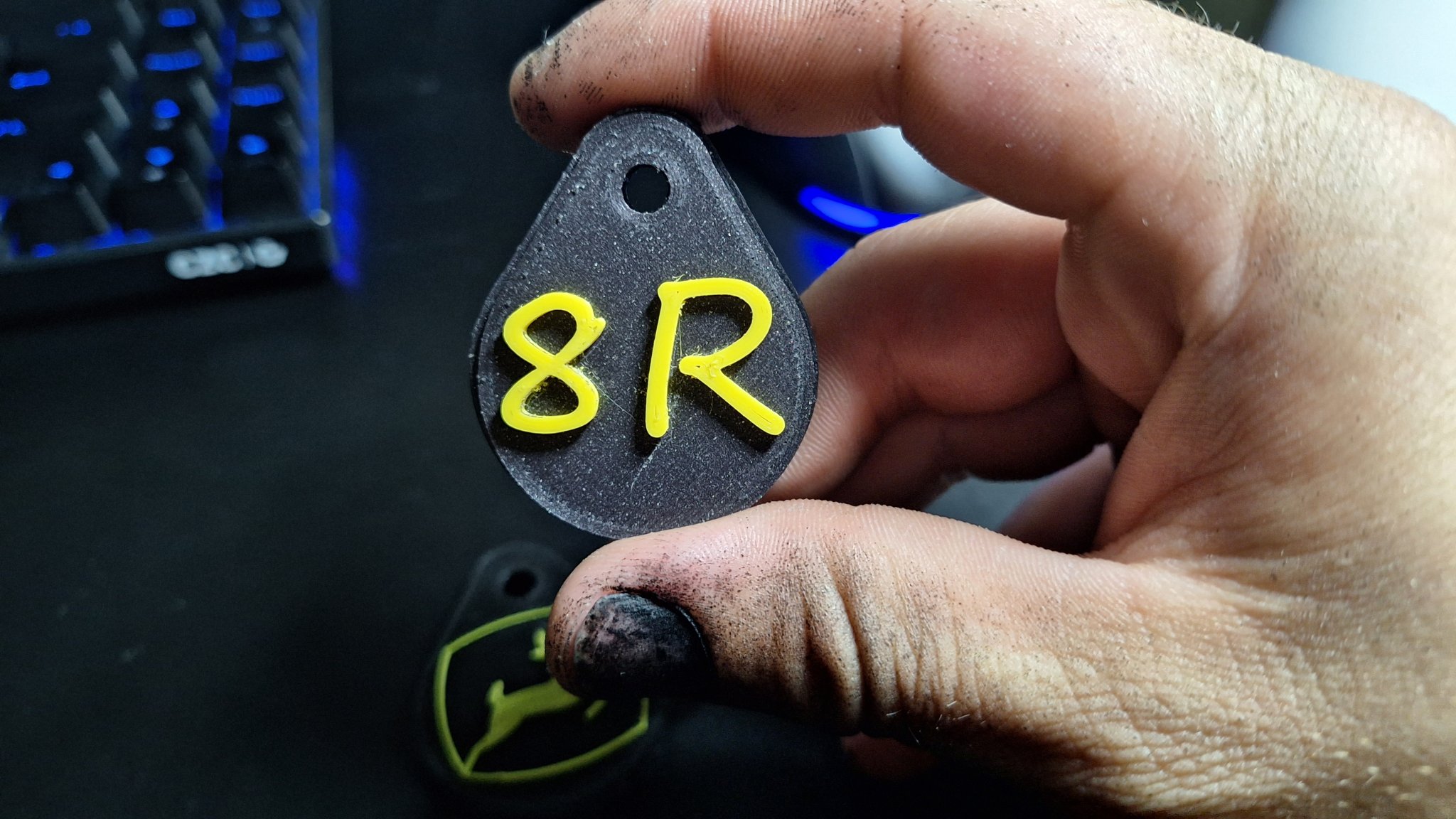 Nắp che John Deere với logo đặc trưng