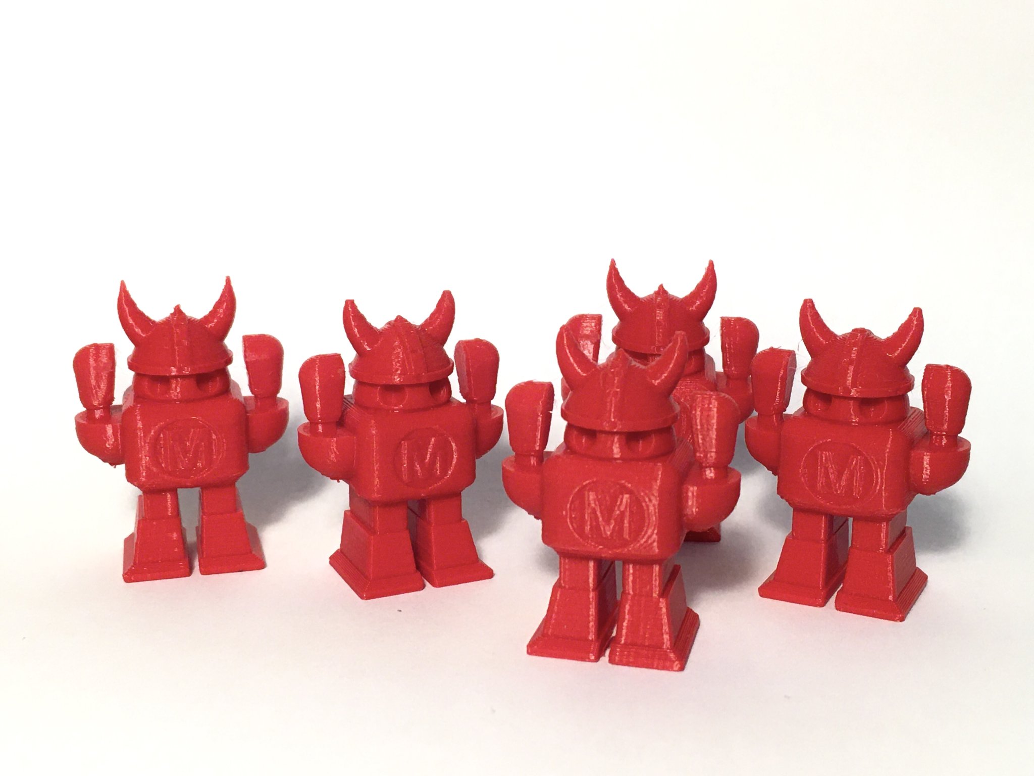 Robot Maker Faire đội mũ bảo hiểm Viking