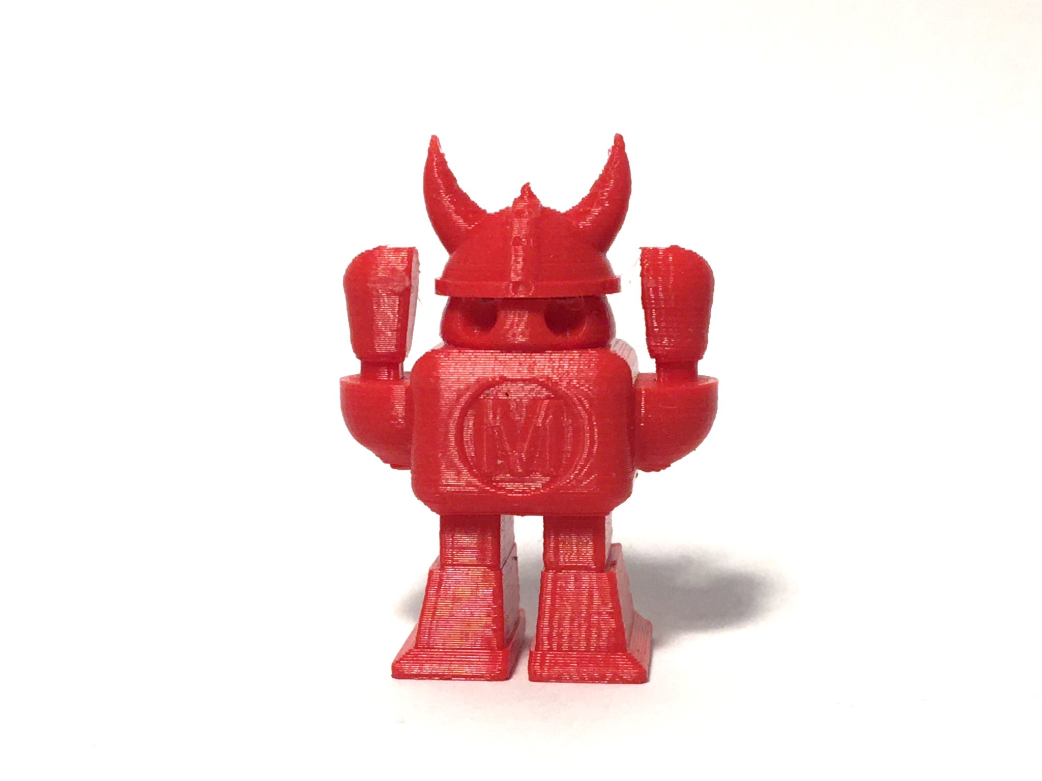 Robot Maker Faire đội mũ bảo hiểm Viking