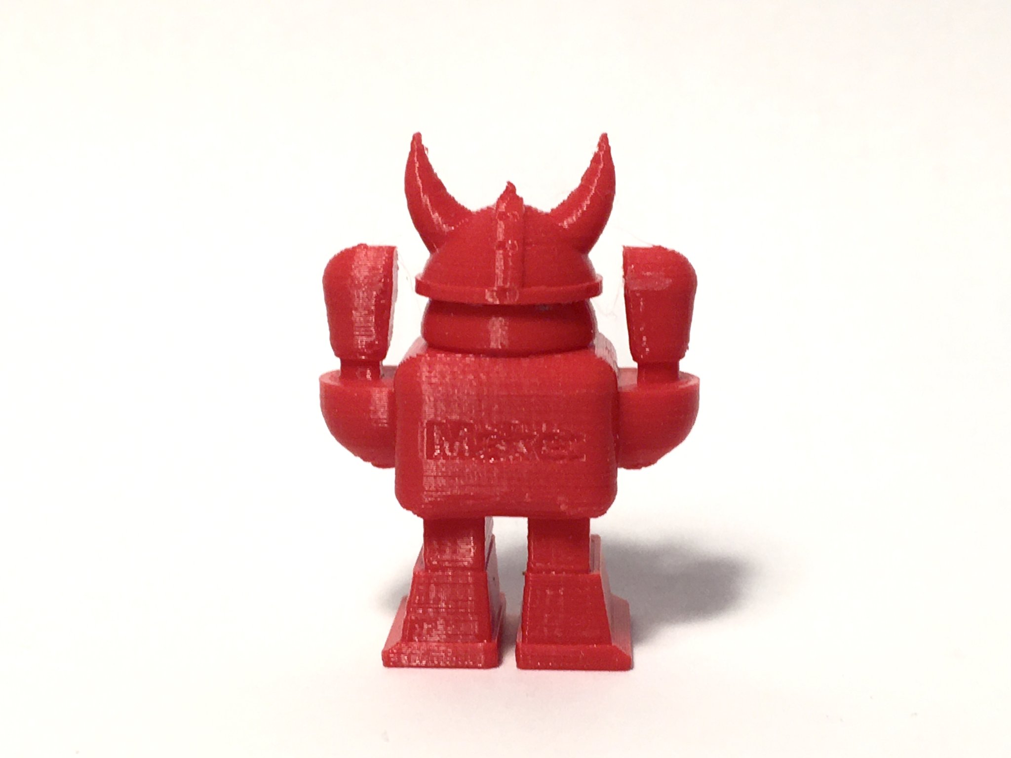 Robot Maker Faire đội mũ bảo hiểm Viking