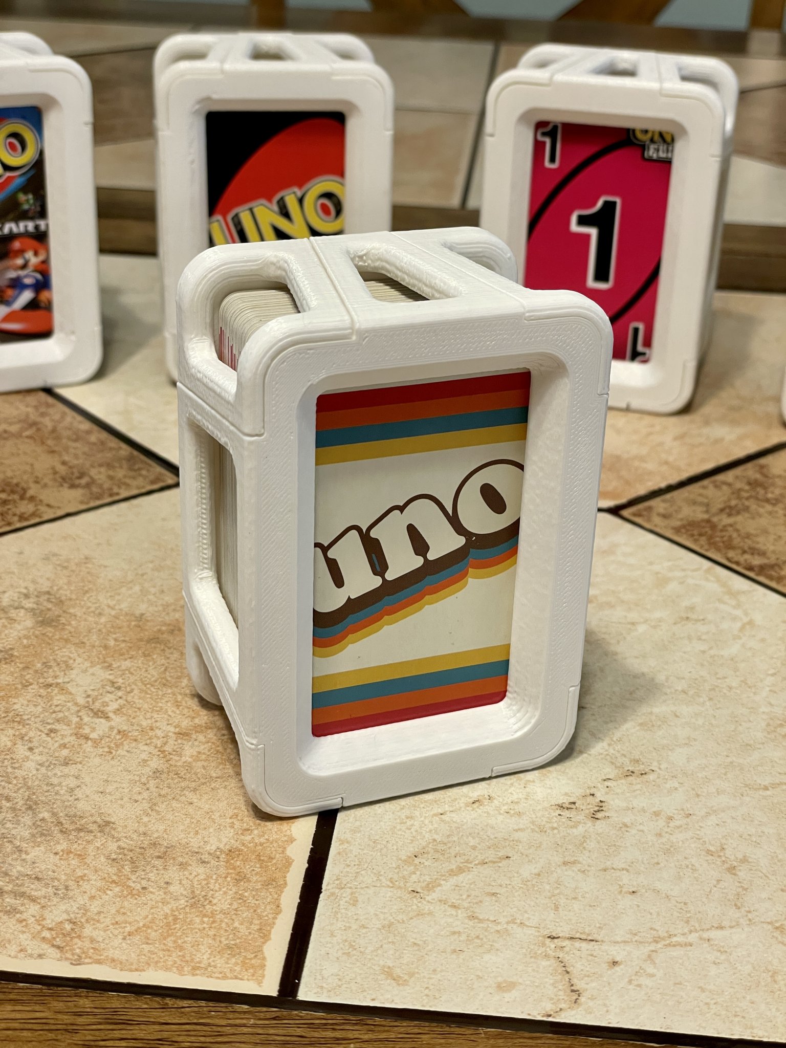 Giá đỡ và khay bài cho trò chơi bài Uno và Monopoly