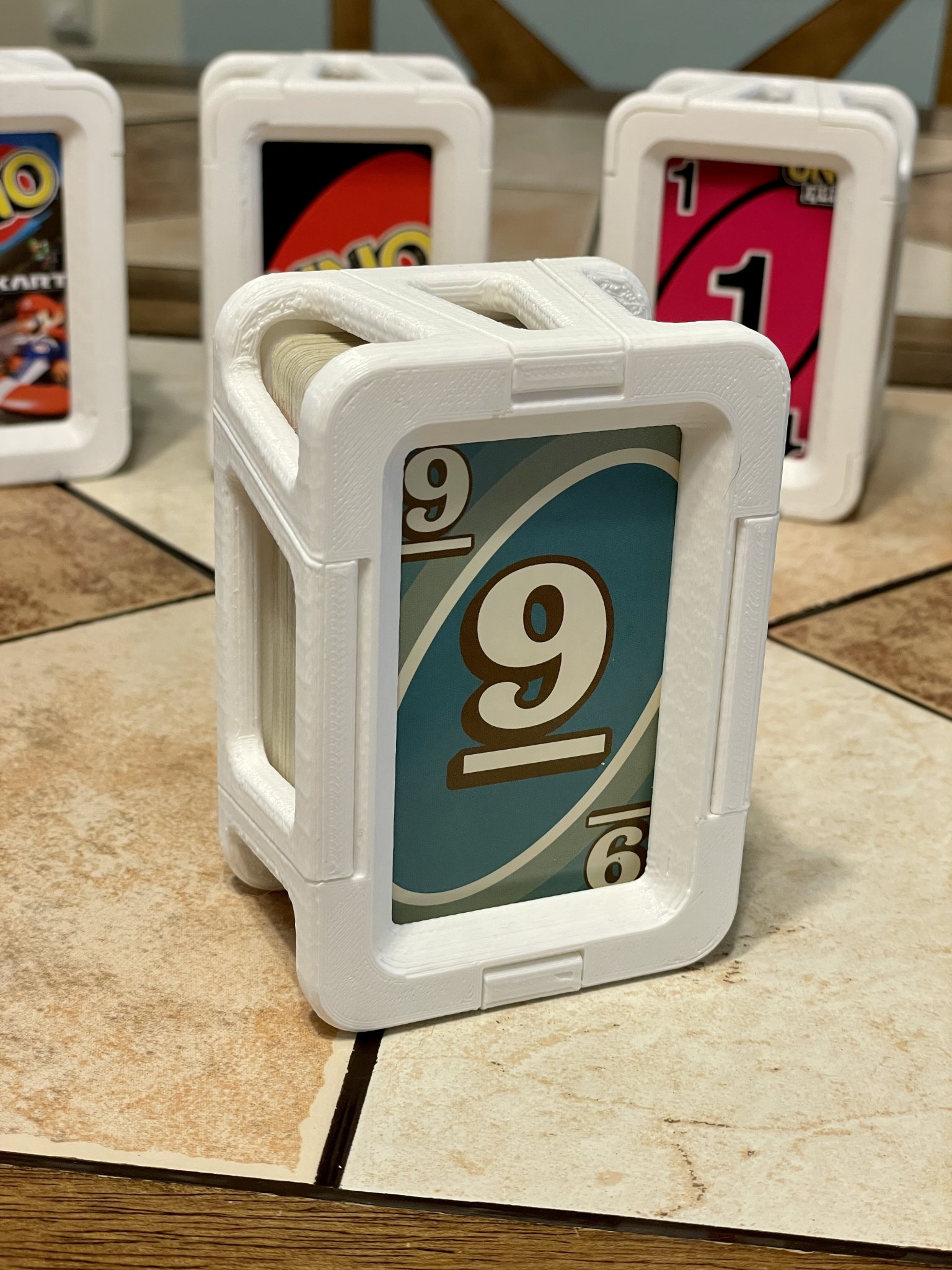 Giá đỡ và khay bài cho trò chơi bài Uno và Monopoly