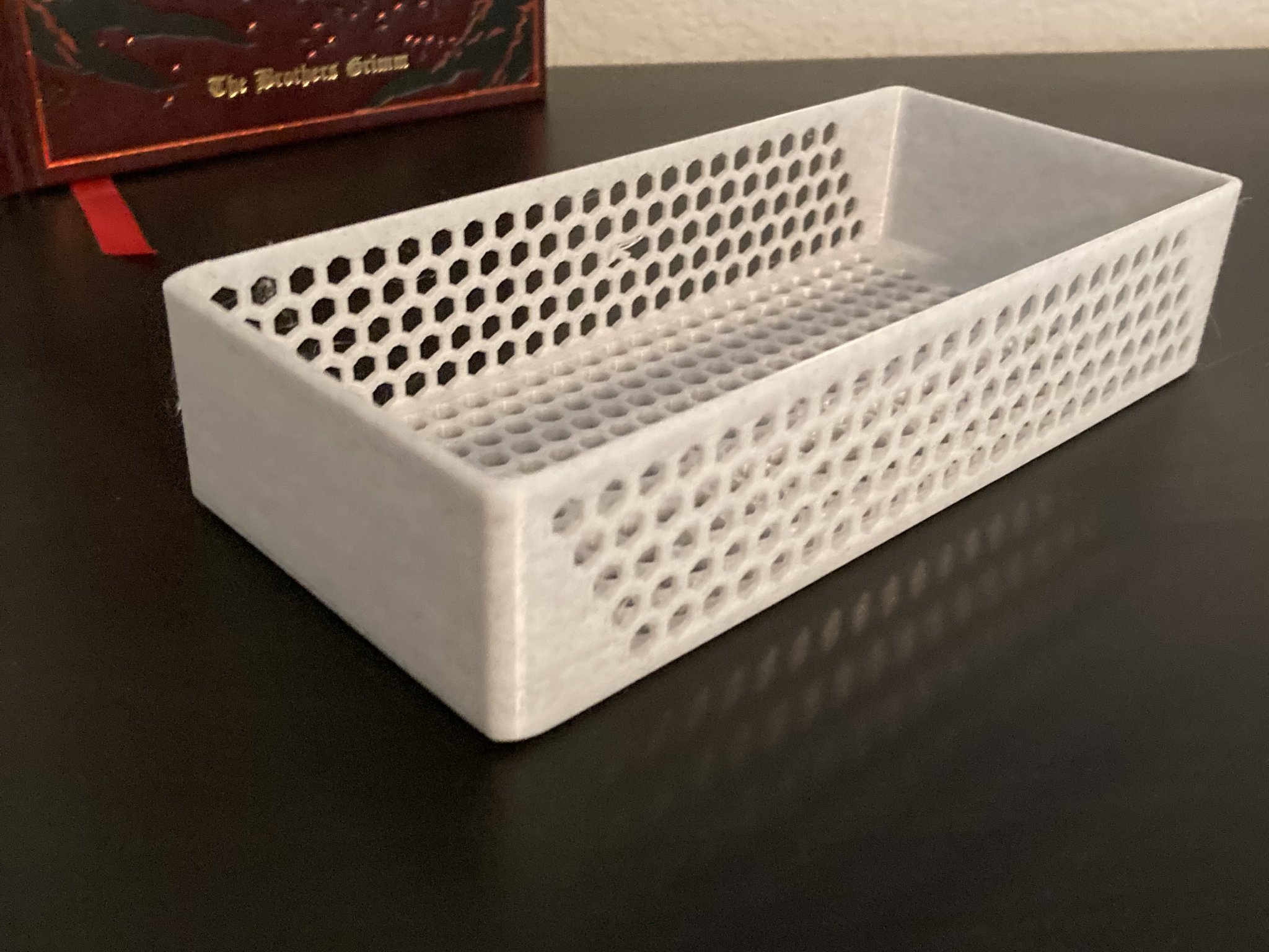 Hộp bút hình lục giác tiện dụng cho văn phòng